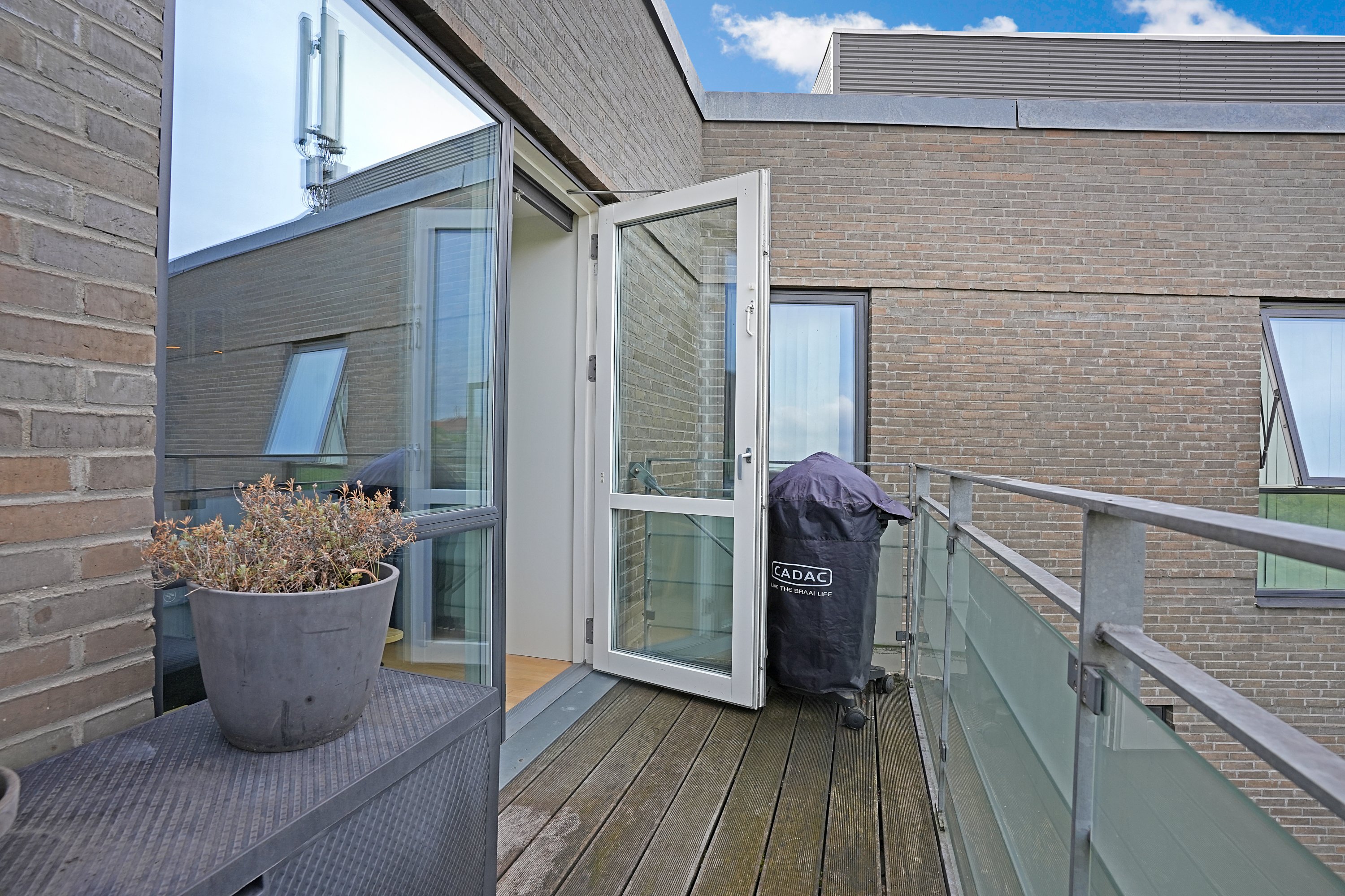 Fremhævet altan billede i fuldskærmstilstand. Billede af Tove Maës Vej 1, 3. th., 2500 Valby