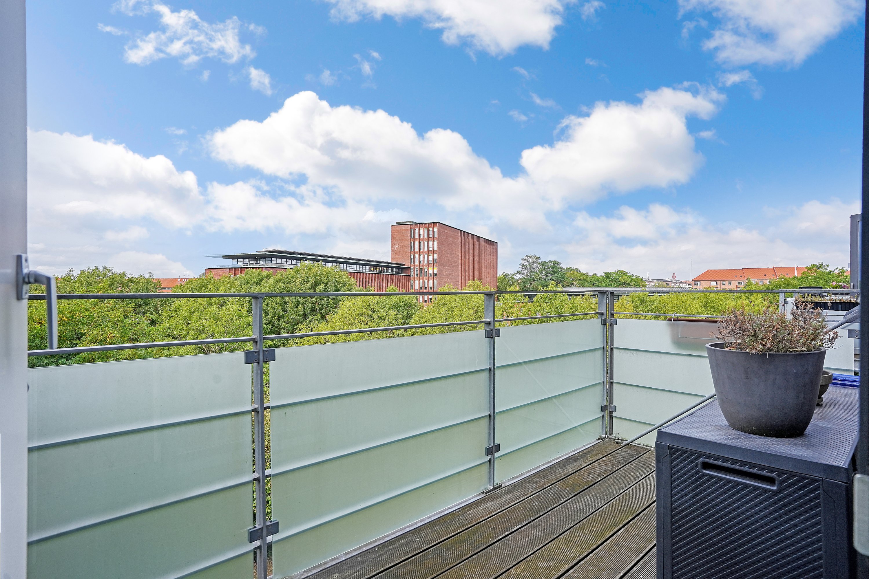 Miniaturebillede 1: altan. Billede af Tove Maës Vej 1, 3. th., 2500 Valby