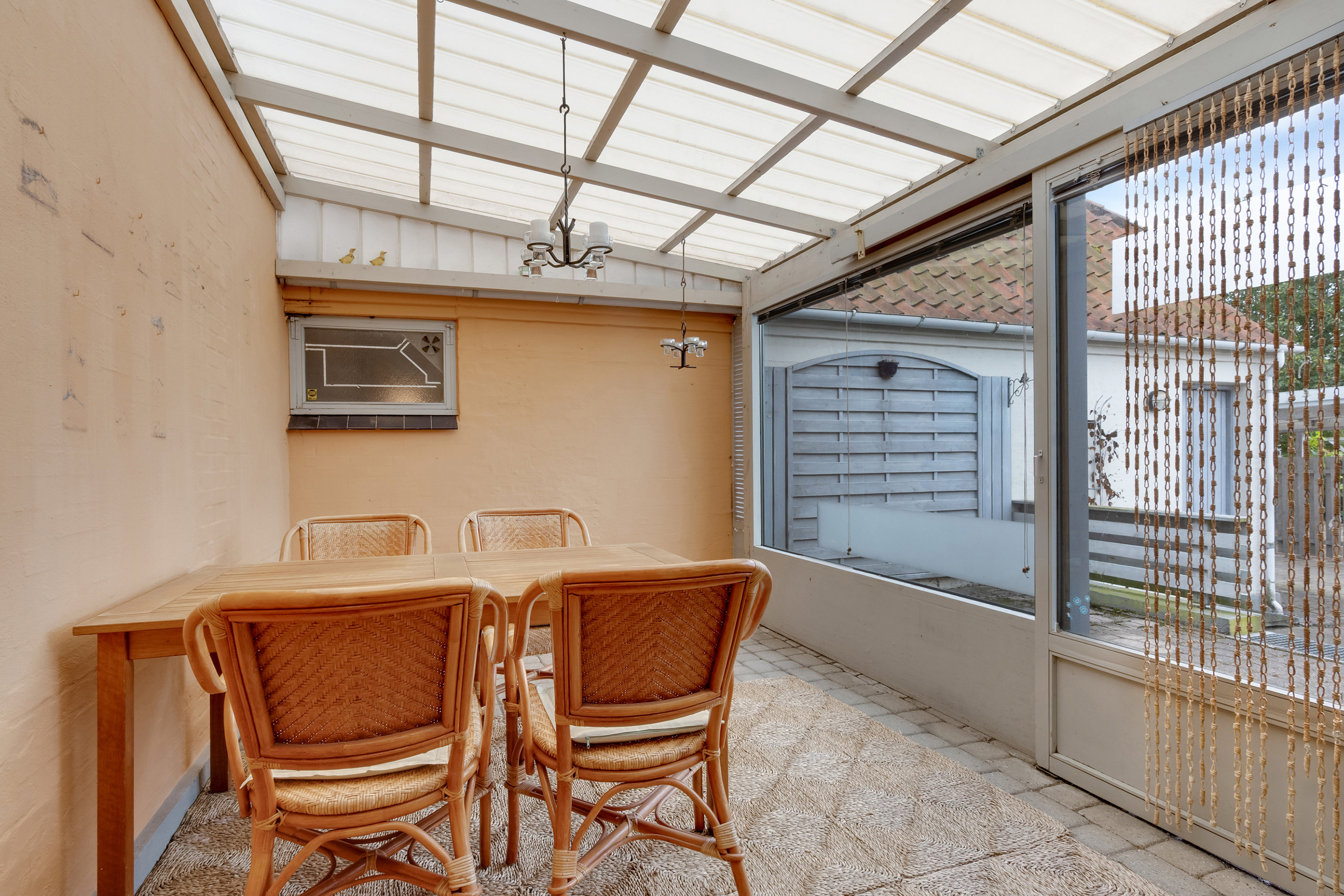 Fremhævet overdækket terrasse billede i fuldskærmstilstand. Billede af Strandgade 24, 5683 Haarby