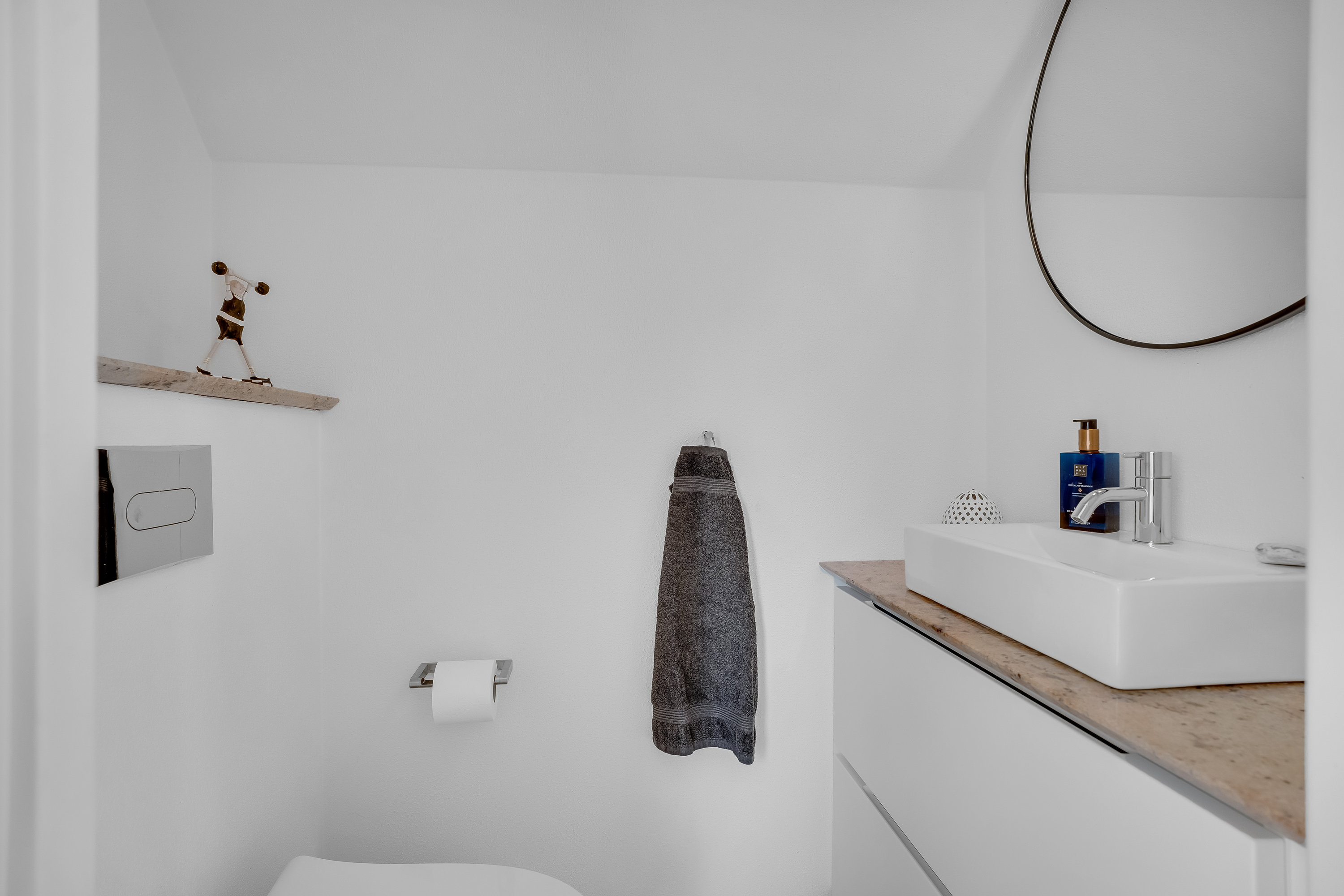 Fremhævet badeværelse billede i fuldskærmstilstand. Billede af Hellenæs-Stien 17, 4912 Harpelunde