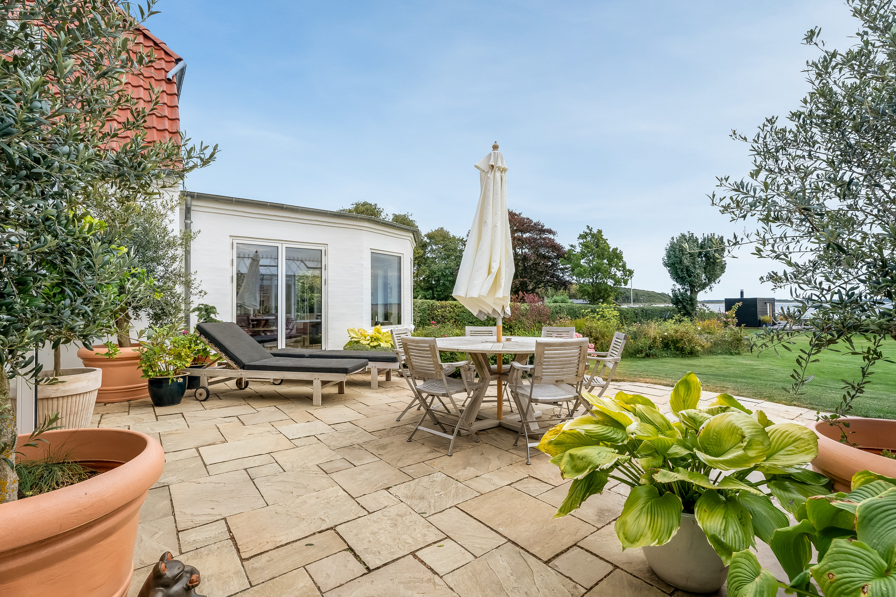 Fremhævet terrasse billede i fuldskærmstilstand. Billede af Hellenæs-Stien 17, 4912 Harpelunde