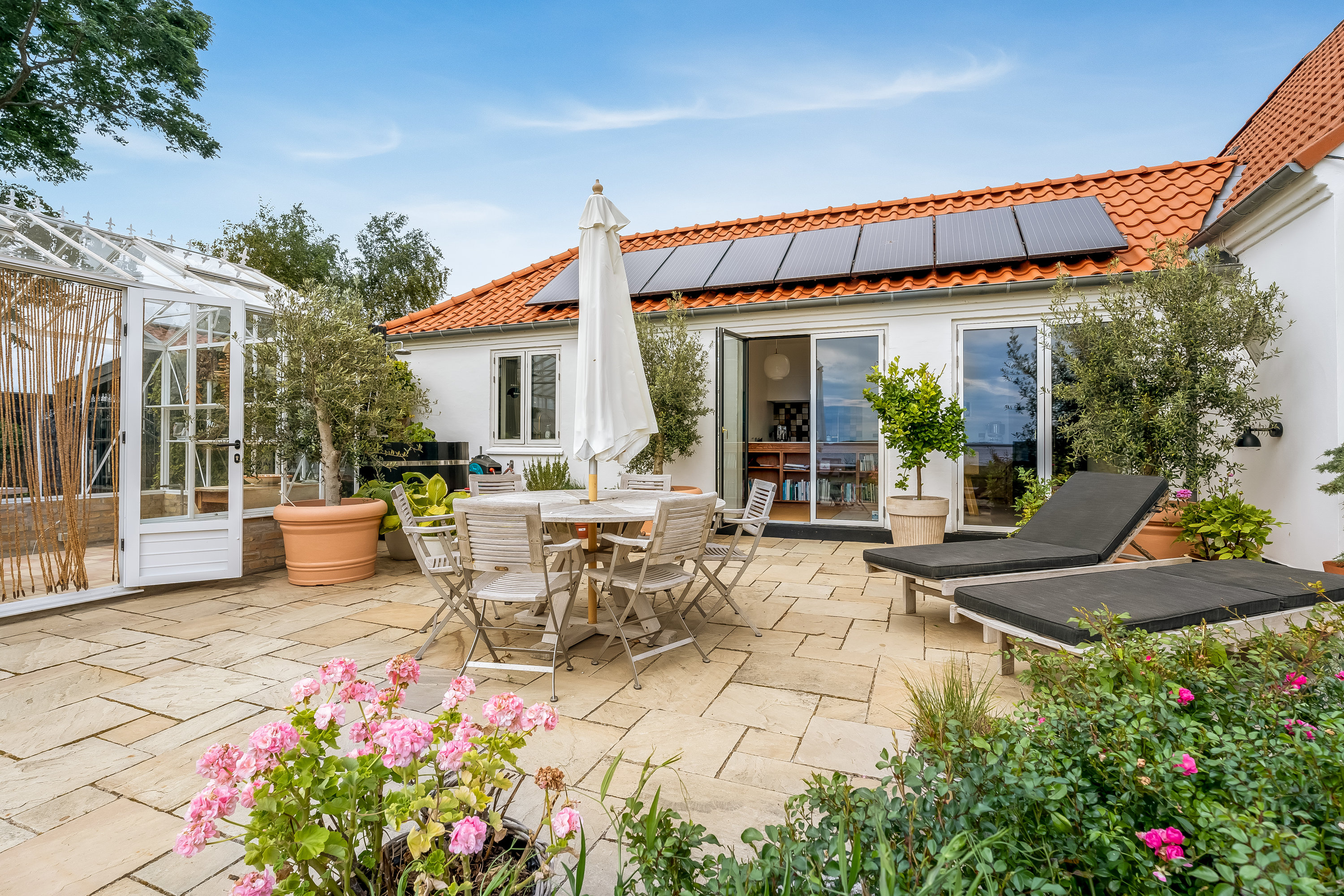 Fremhævet terrasse billede i fuldskærmstilstand. Billede af Hellenæs-Stien 17, 4912 Harpelunde