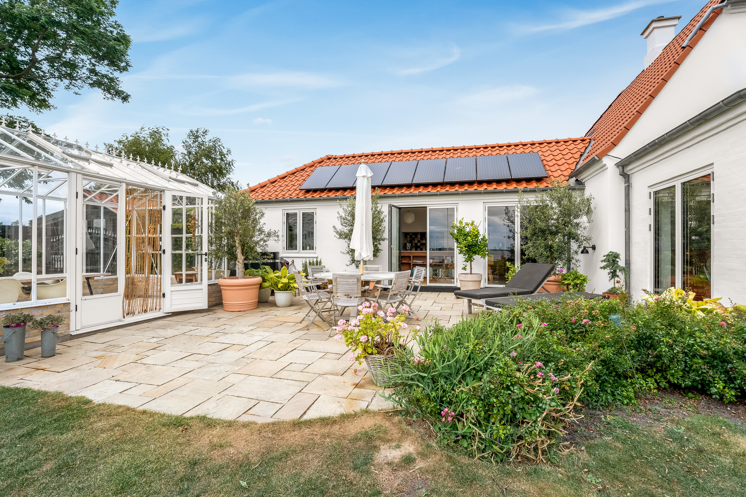 Fremhævet terrasse billede i fuldskærmstilstand. Billede af Hellenæs-Stien 17, 4912 Harpelunde