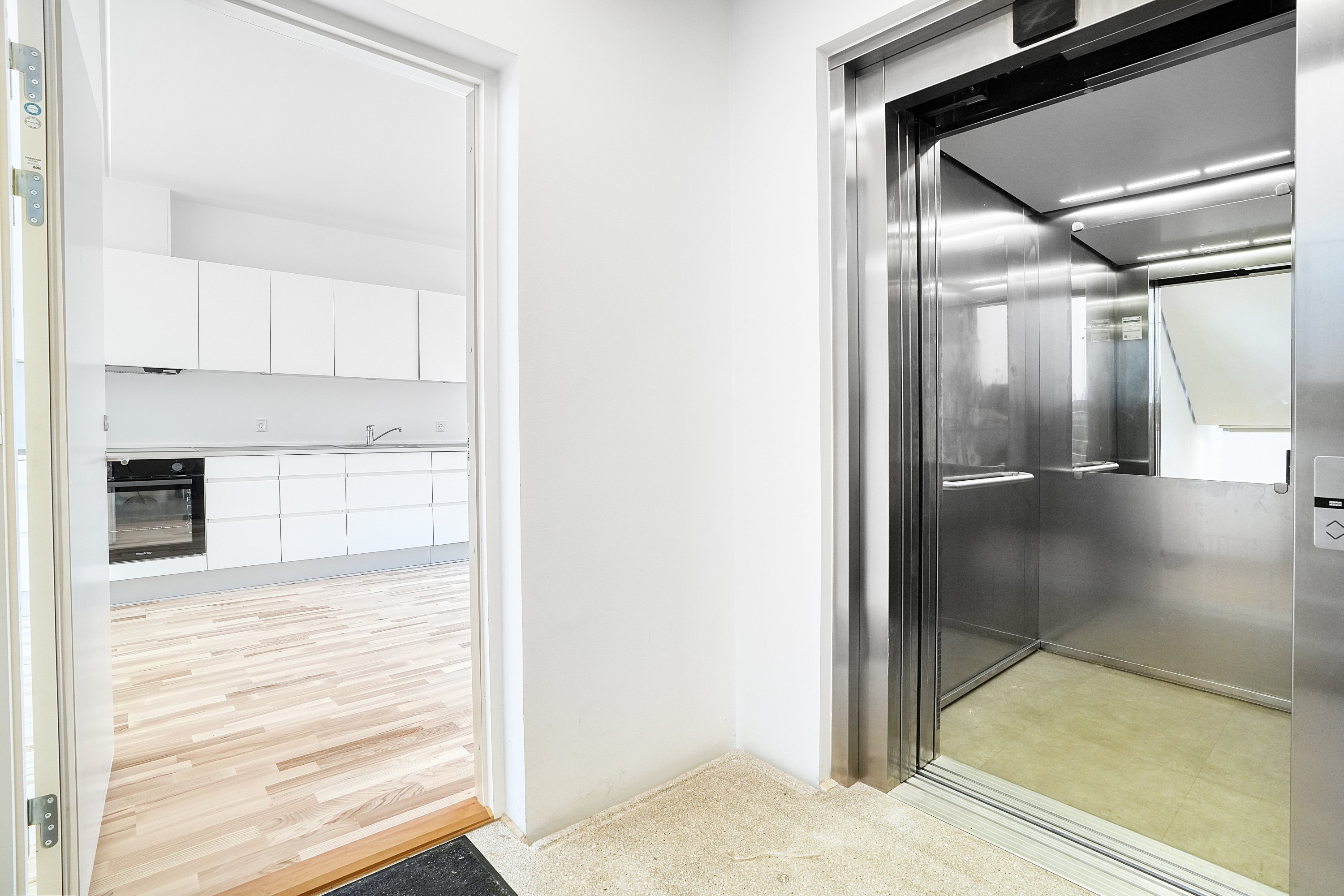 Fremhævet opgang billede i fuldskærmstilstand. Billede af Tove Maës Vej 2, 2. tv., 2500 Valby