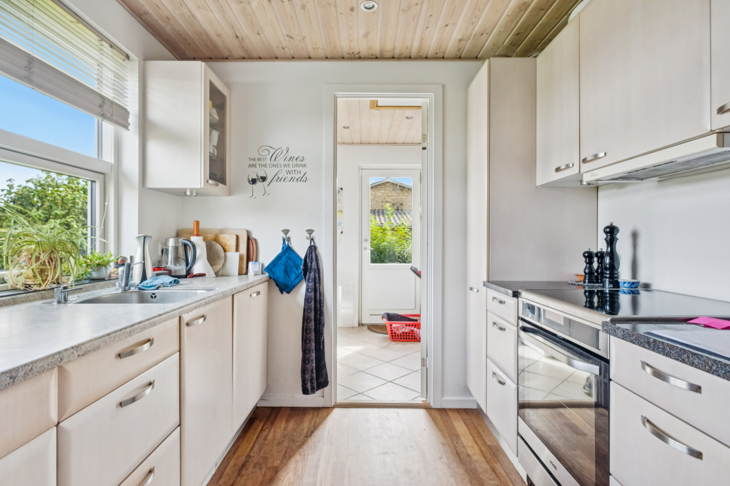 Fremhævet køkken billede i fuldskærmstilstand. Billede af Vestervænget 3, Tvingstrup, 8700 Horsens