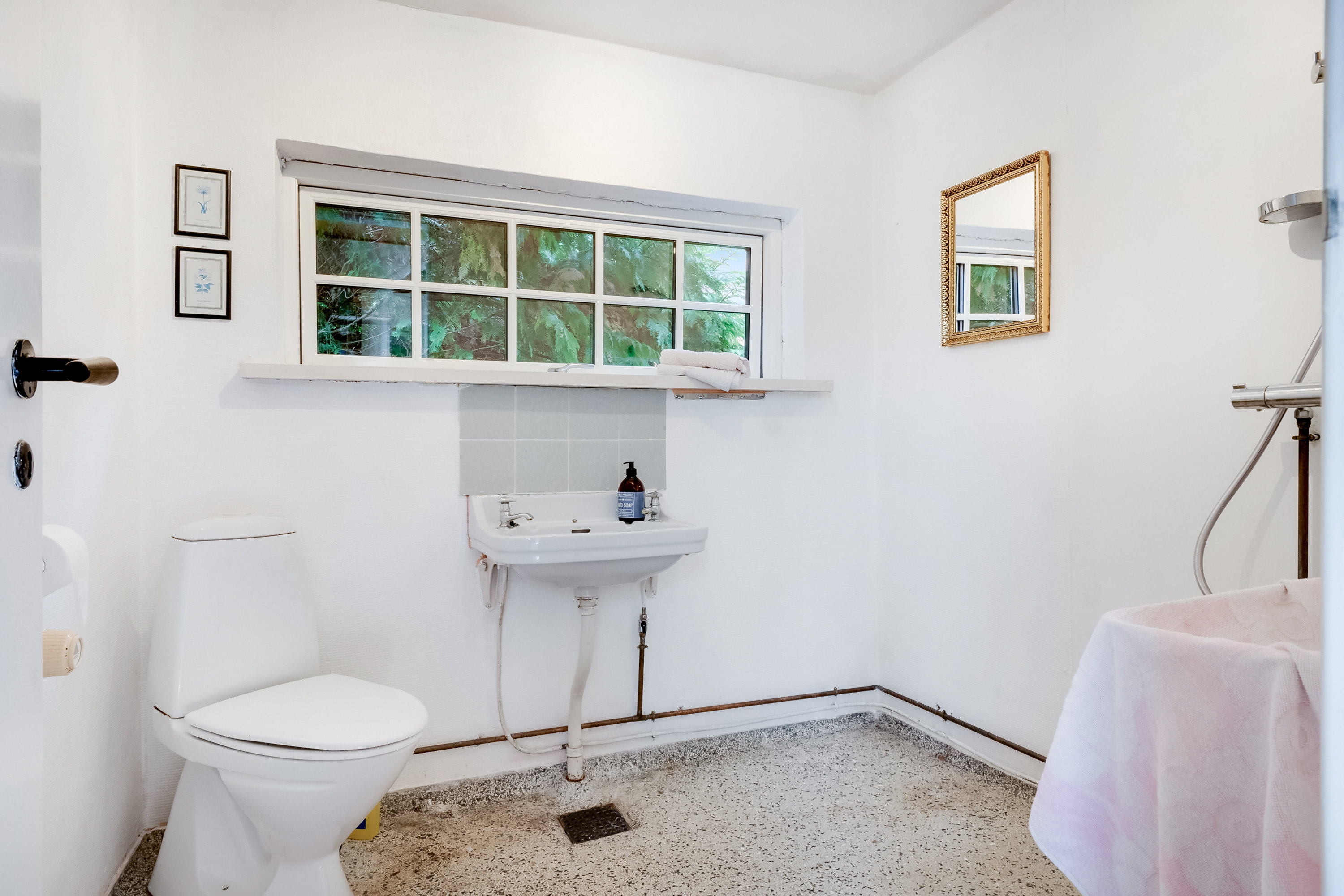 Fremhævet badeværelse billede i fuldskærmstilstand. Billede af Midskovvej 261, Midskov, 5370 Mesinge