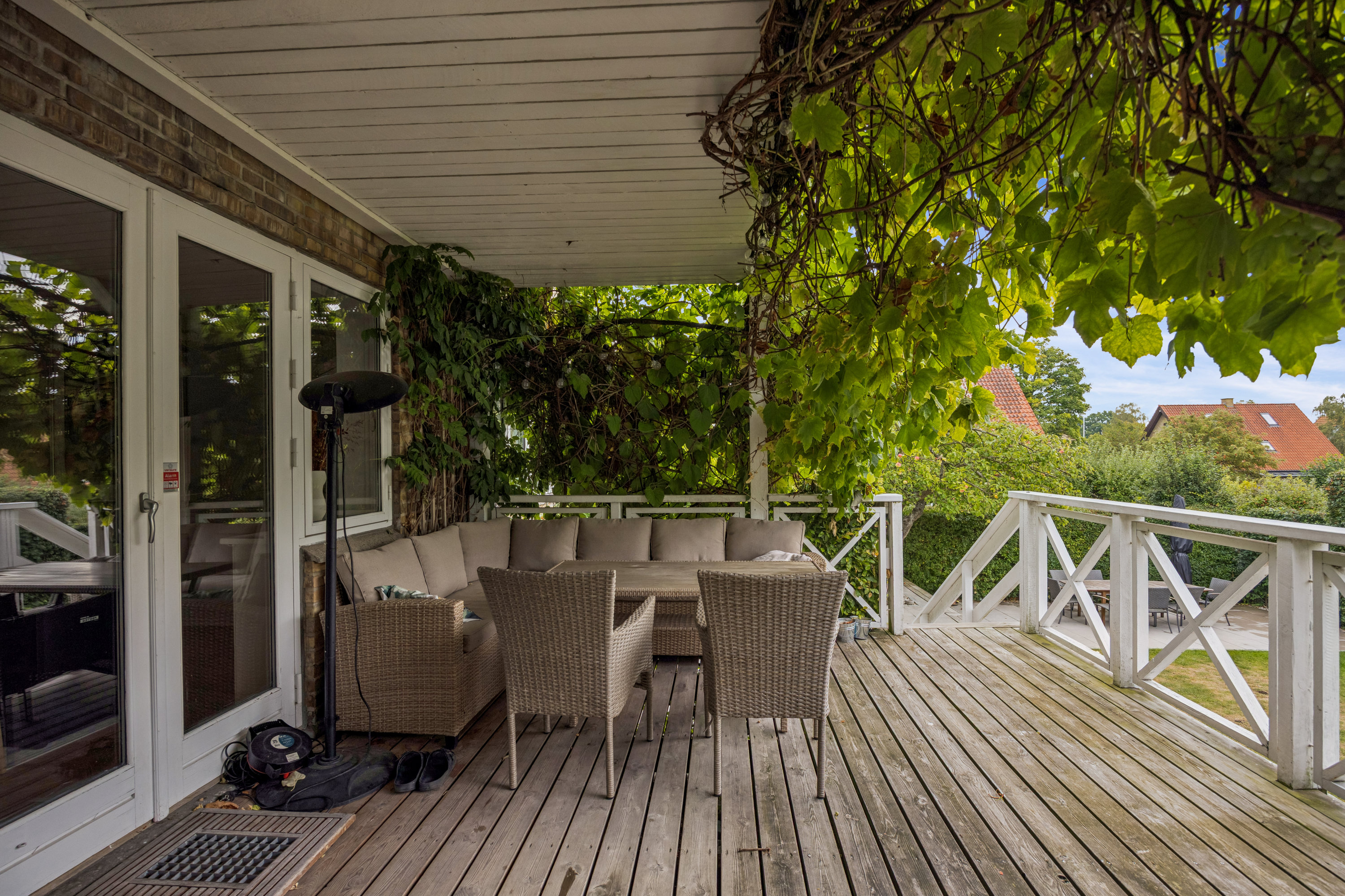 Fremhævet terrasse billede i fuldskærmstilstand. Billede af Erichsensvej 8, st.., 2820 Gentofte