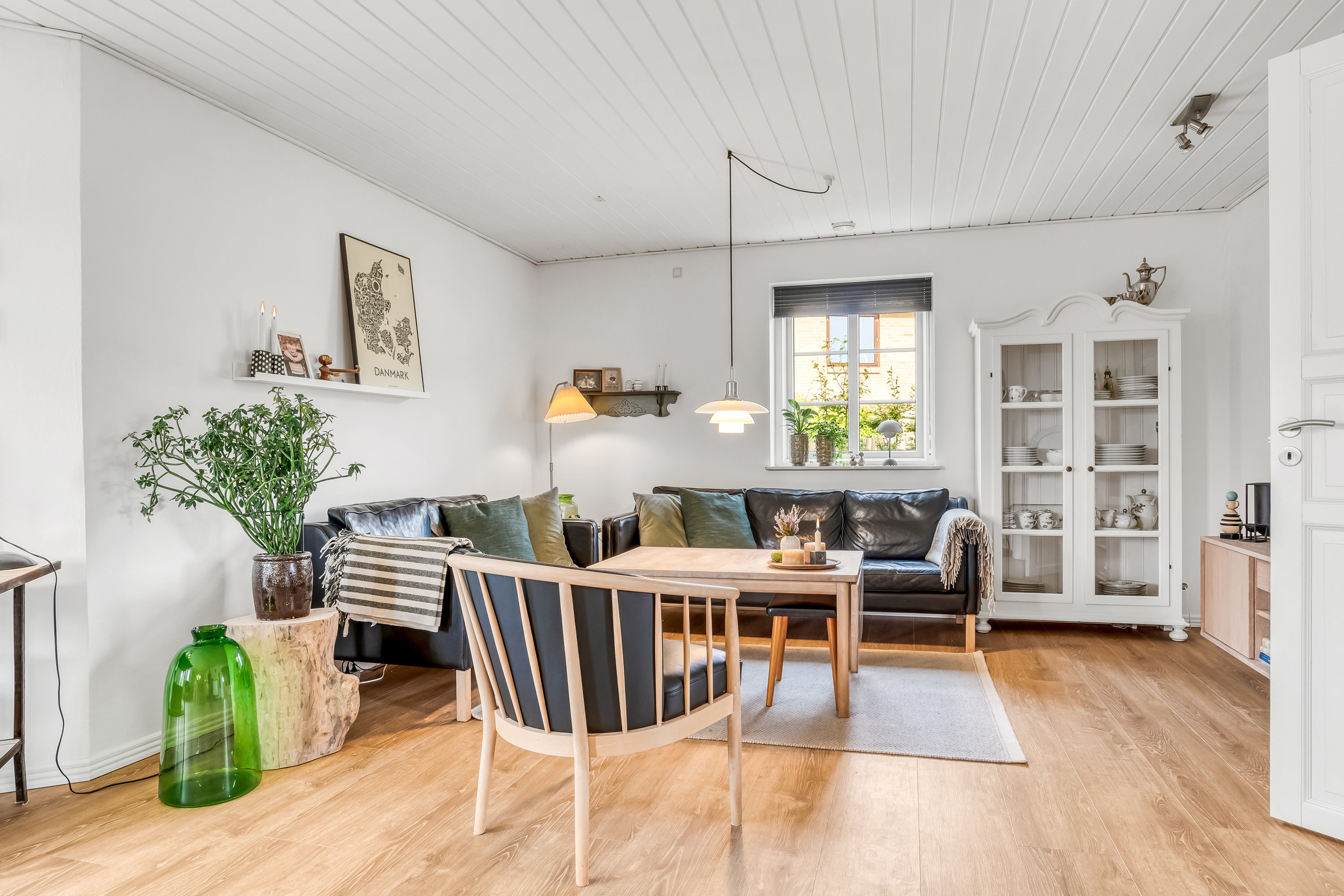 Fremhævet stue billede i fuldskærmstilstand. Billede af Åbrinken 26, 7550 Sørvad