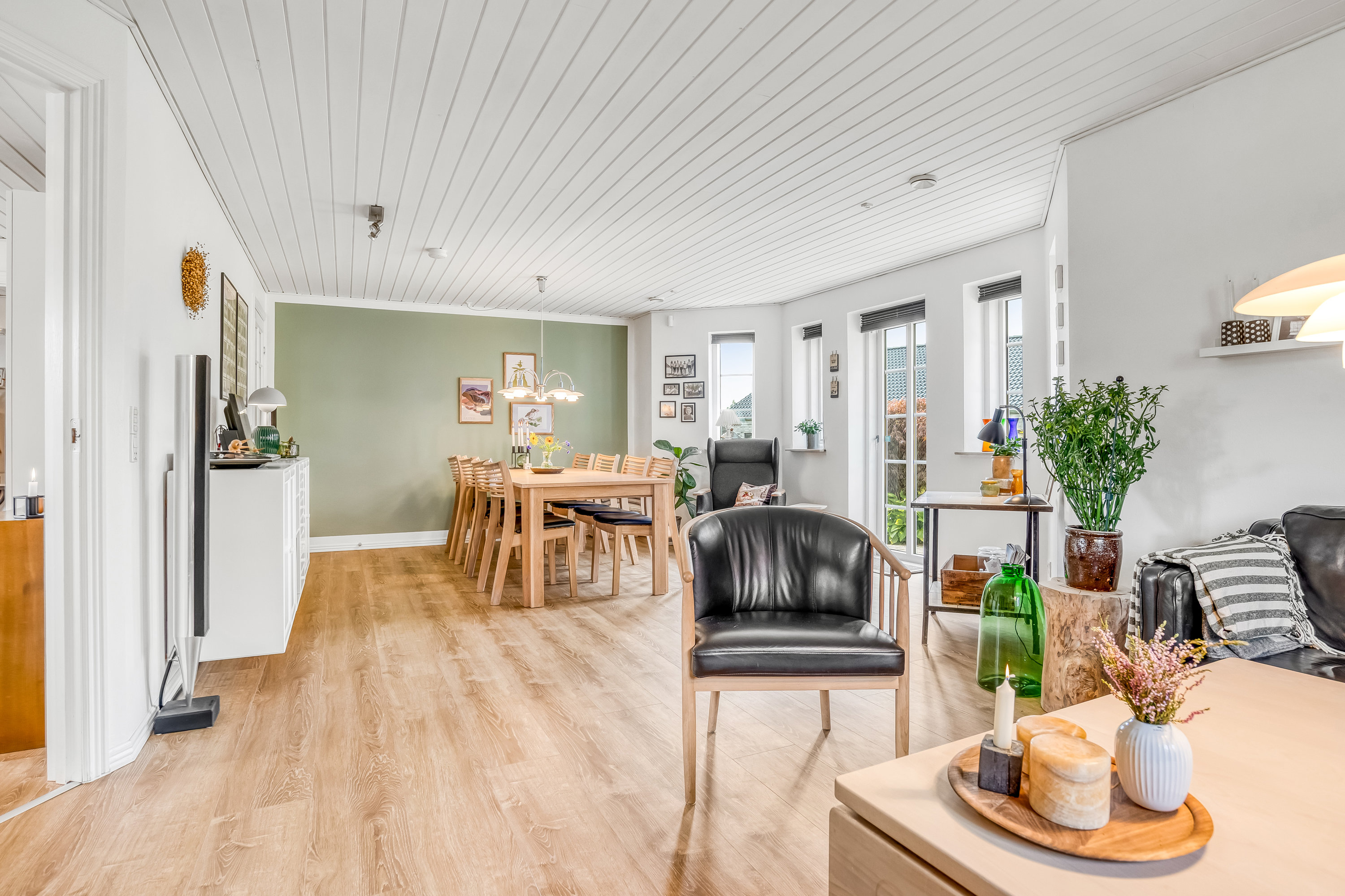 Fremhævet stue billede i fuldskærmstilstand. Billede af Åbrinken 26, 7550 Sørvad