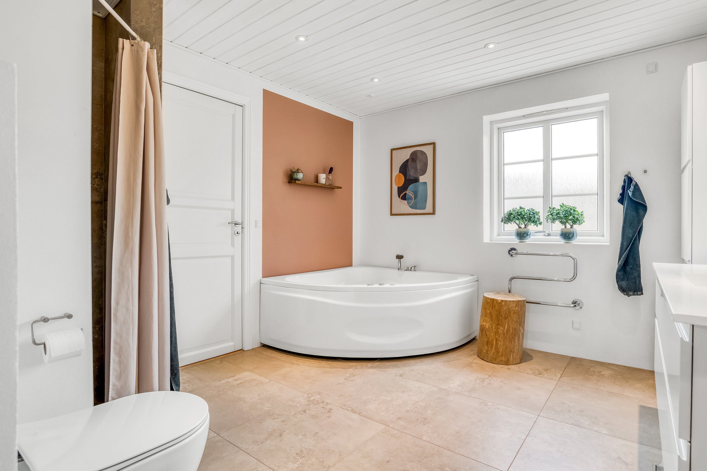 Fremhævet badeværelse billede i fuldskærmstilstand. Billede af Åbrinken 26, 7550 Sørvad