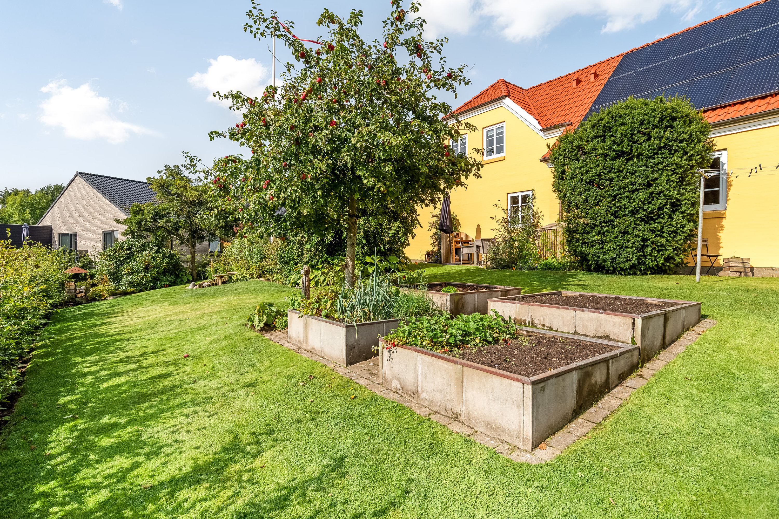 Fremhævet have billede i fuldskærmstilstand. Billede af Åbrinken 26, 7550 Sørvad