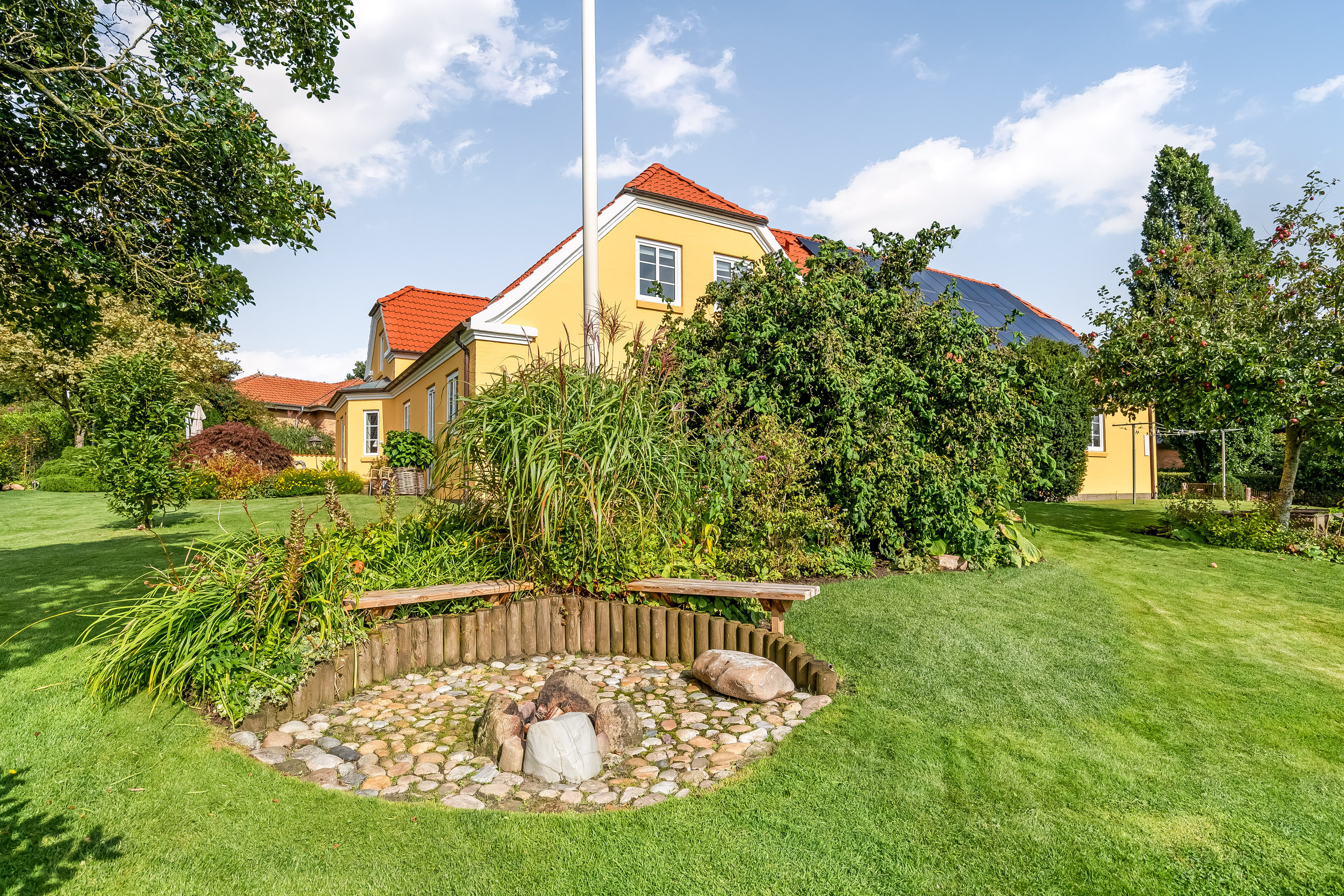 Fremhævet have billede i fuldskærmstilstand. Billede af Åbrinken 26, 7550 Sørvad