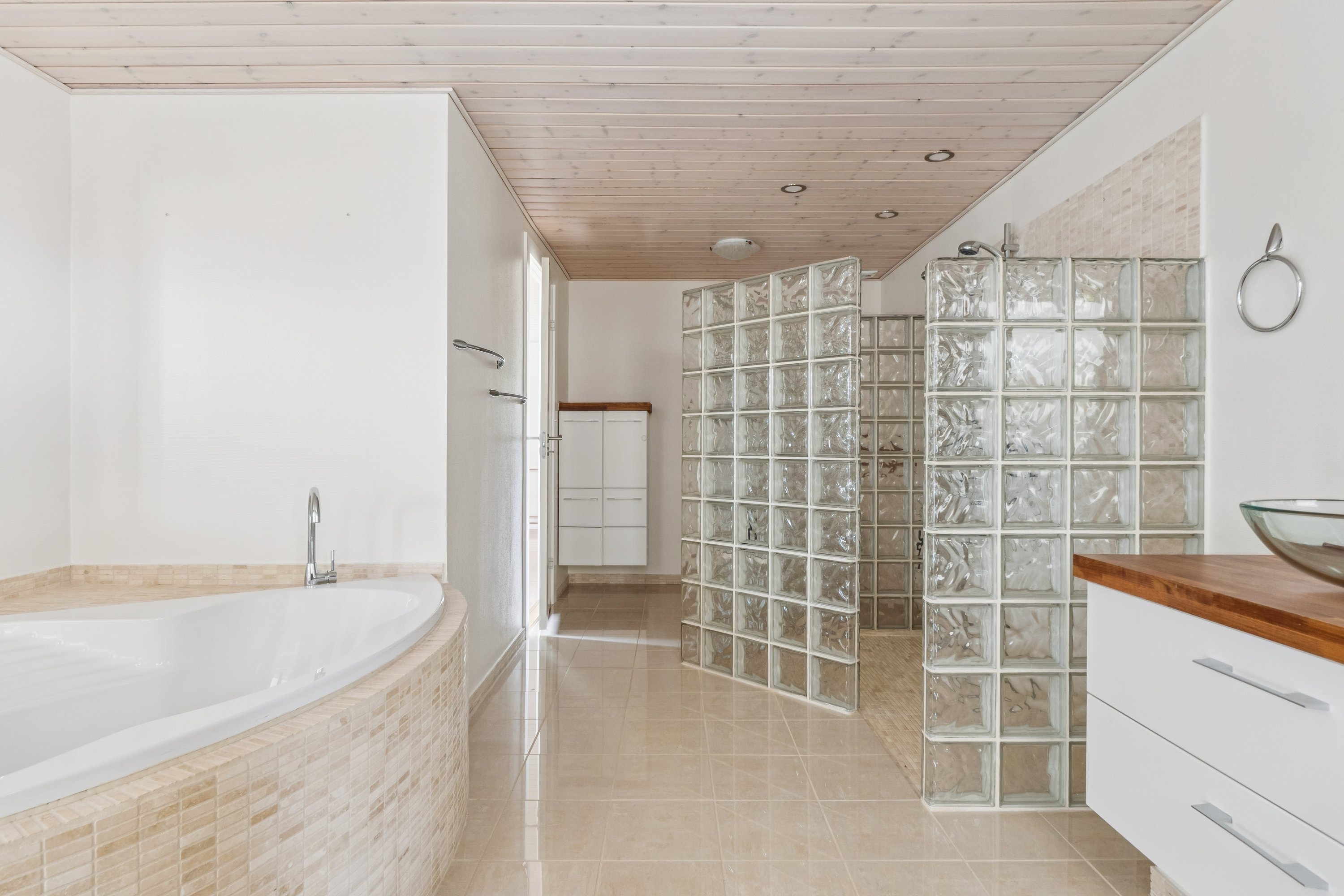 Fremhævet badeværelse billede i fuldskærmstilstand. Billede af Margrethevej 5, 4270 Høng