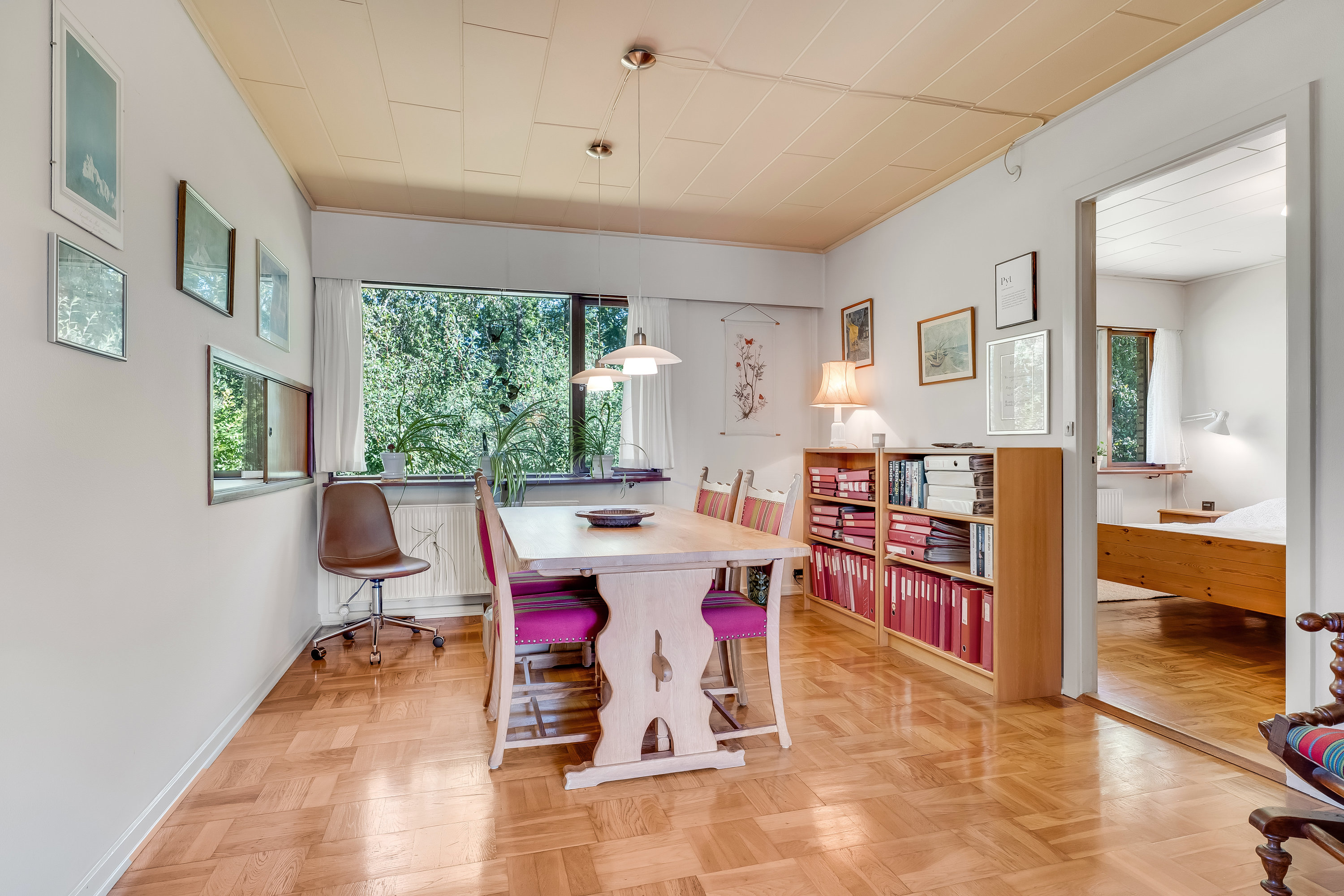 Fremhævet stue billede i fuldskærmstilstand. Billede af Peter Freuchensvej 24, 4800 Nykøbing F