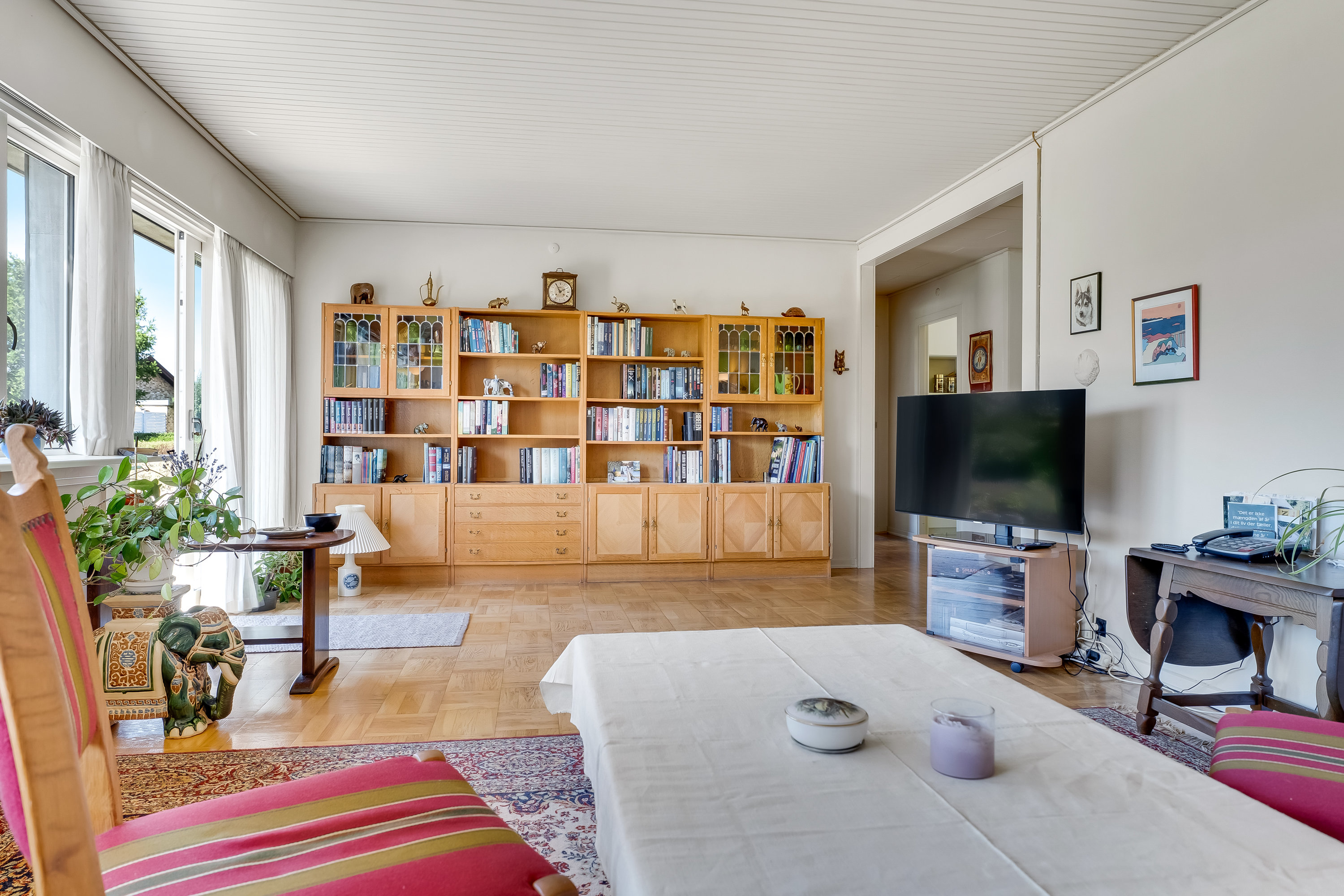 Fremhævet stue billede i fuldskærmstilstand. Billede af Peter Freuchensvej 24, 4800 Nykøbing F