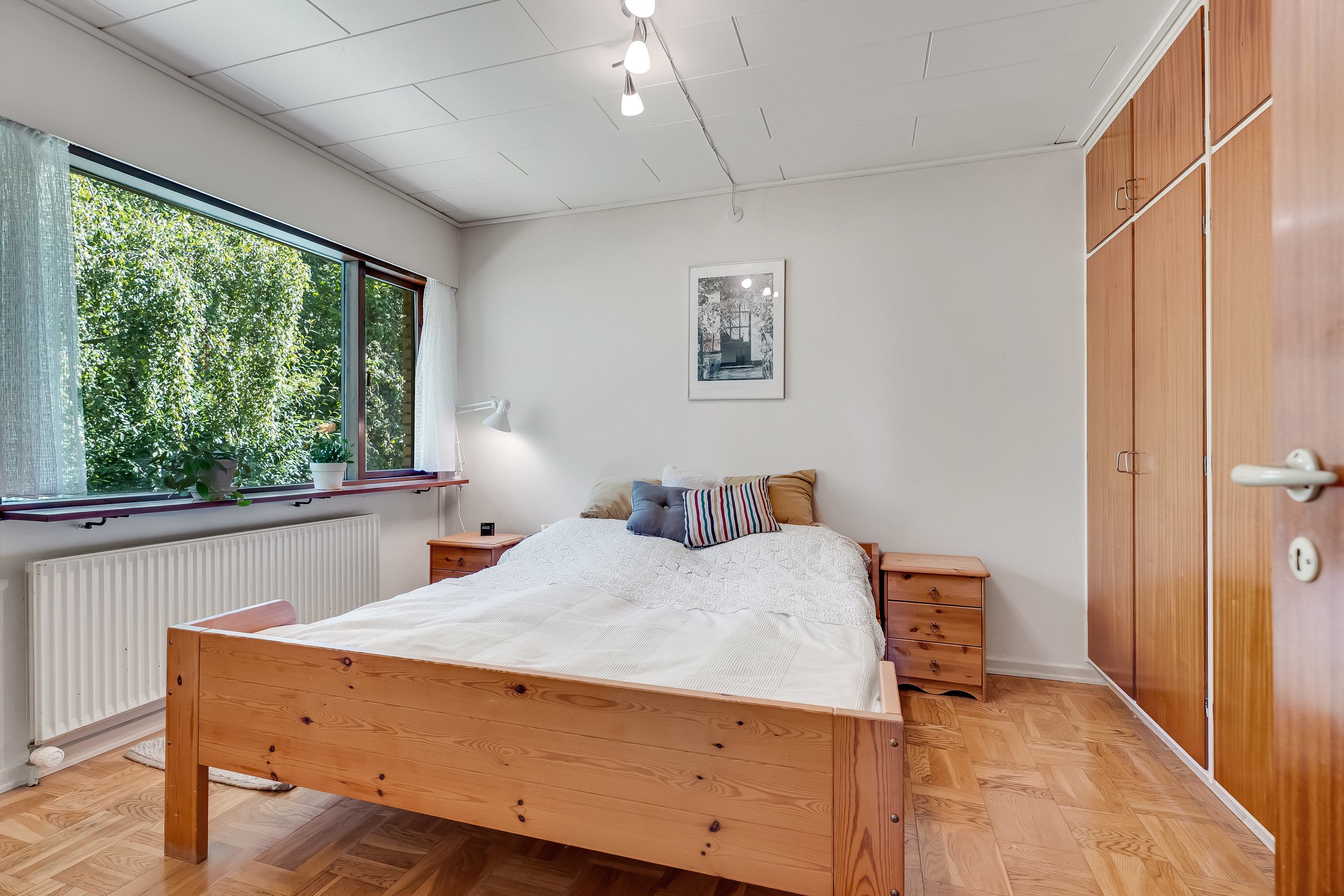 Fremhævet soveværelse billede i fuldskærmstilstand. Billede af Peter Freuchensvej 24, 4800 Nykøbing F