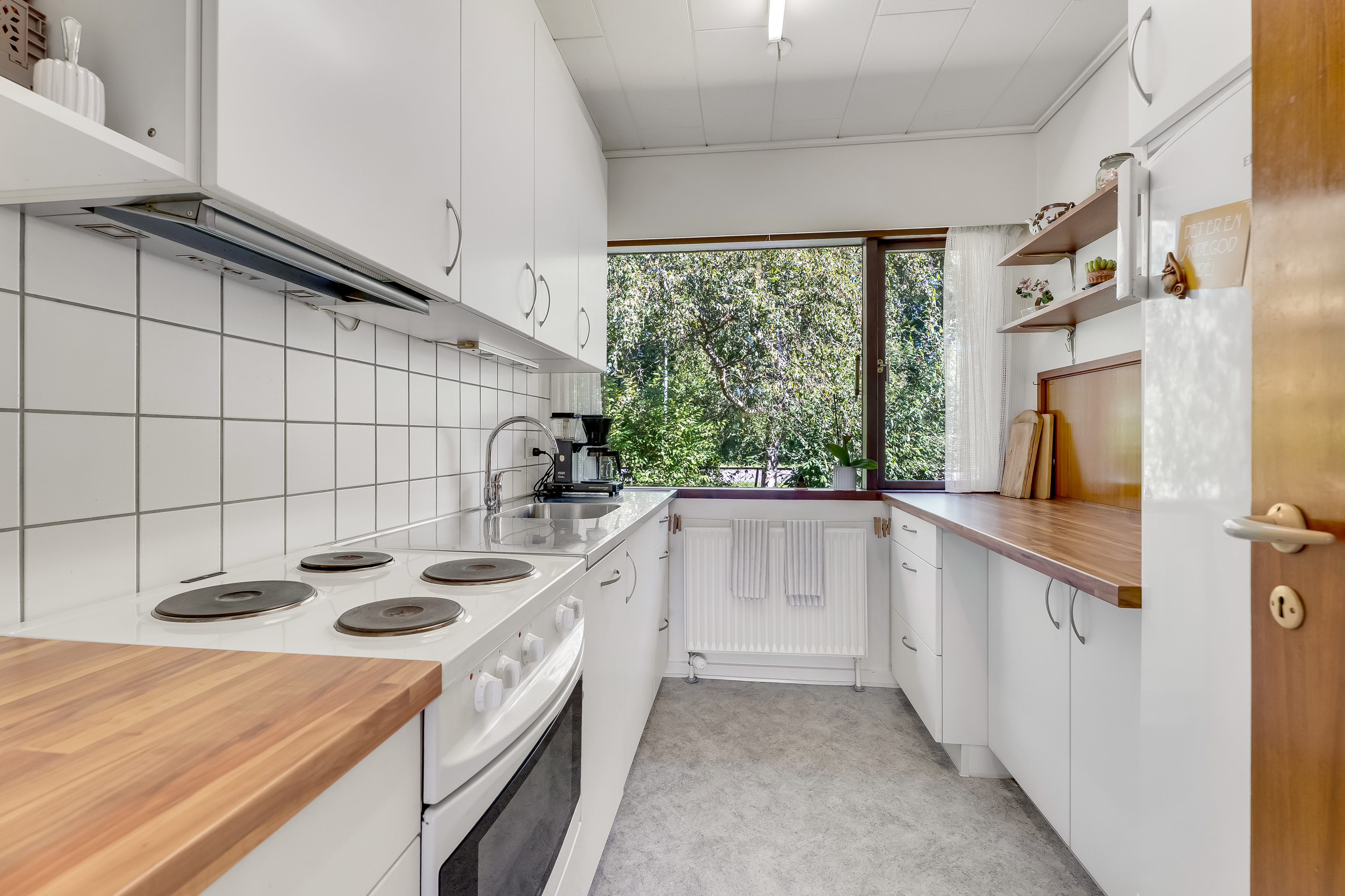 Fremhævet køkken billede i fuldskærmstilstand. Billede af Peter Freuchensvej 24, 4800 Nykøbing F