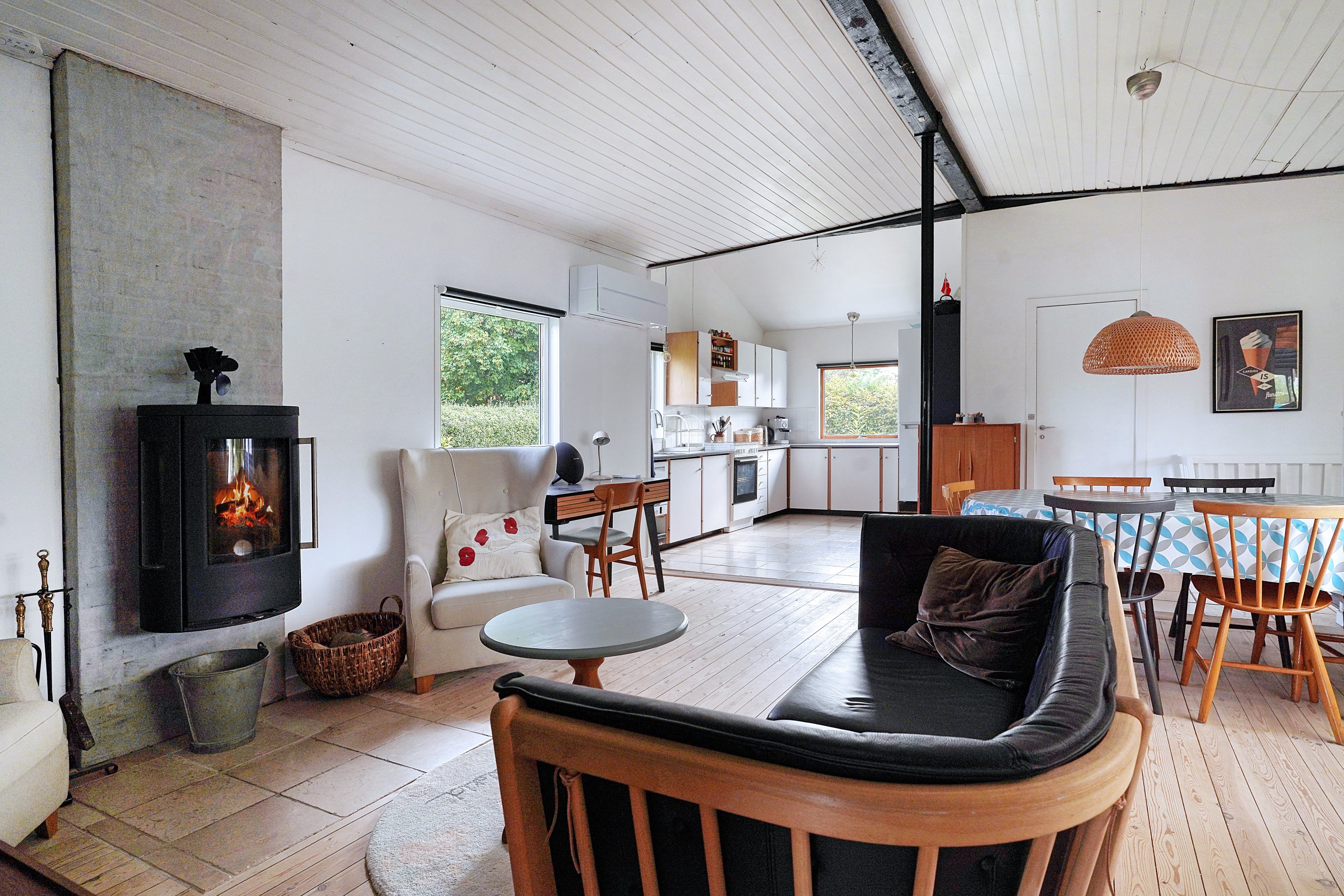 Fremhævet stue billede i fuldskærmstilstand. Billede af Ulriksvej 10, Dalby Huse, 3630 Jægerspris