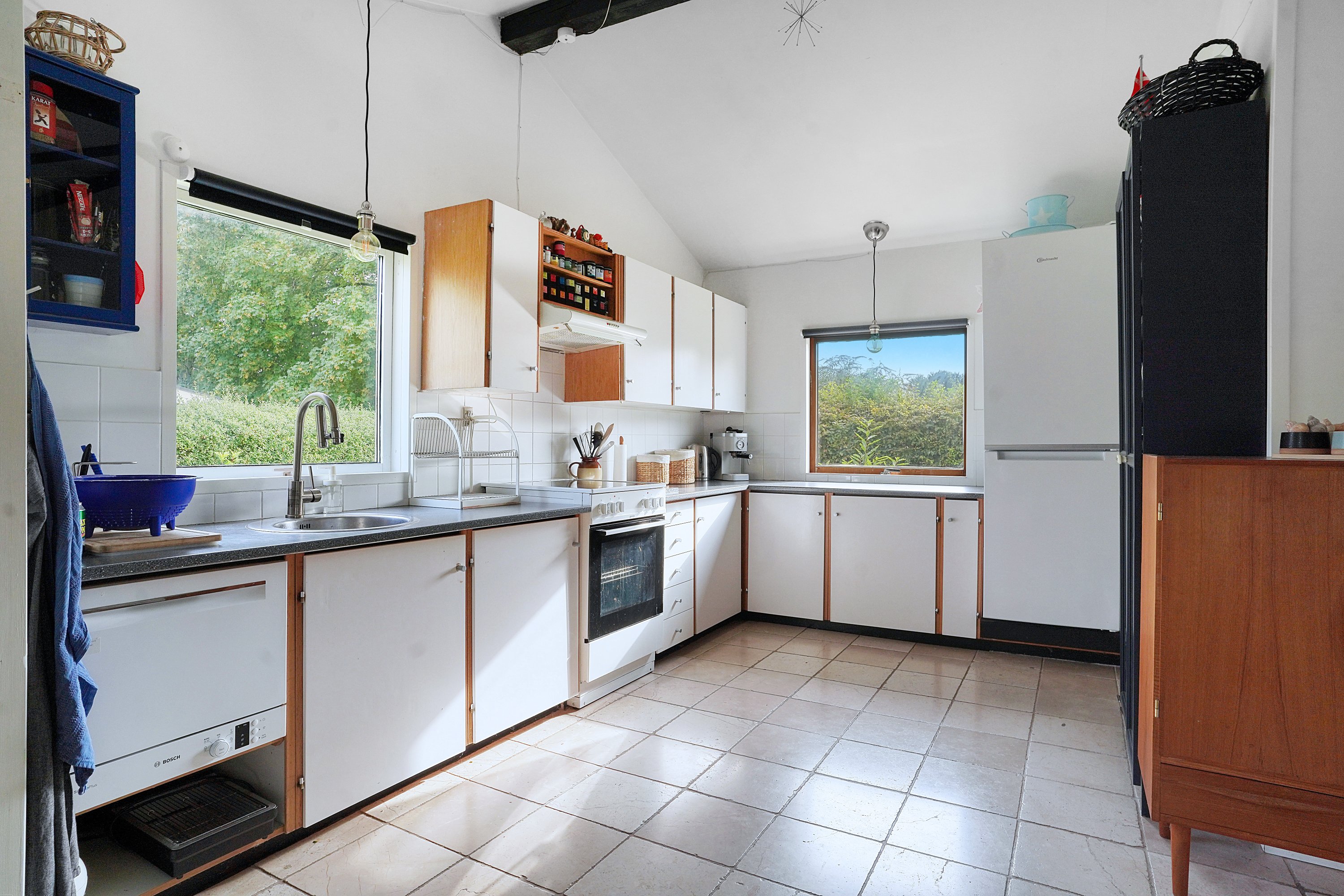 Fremhævet køkken billede i fuldskærmstilstand. Billede af Ulriksvej 10, Dalby Huse, 3630 Jægerspris