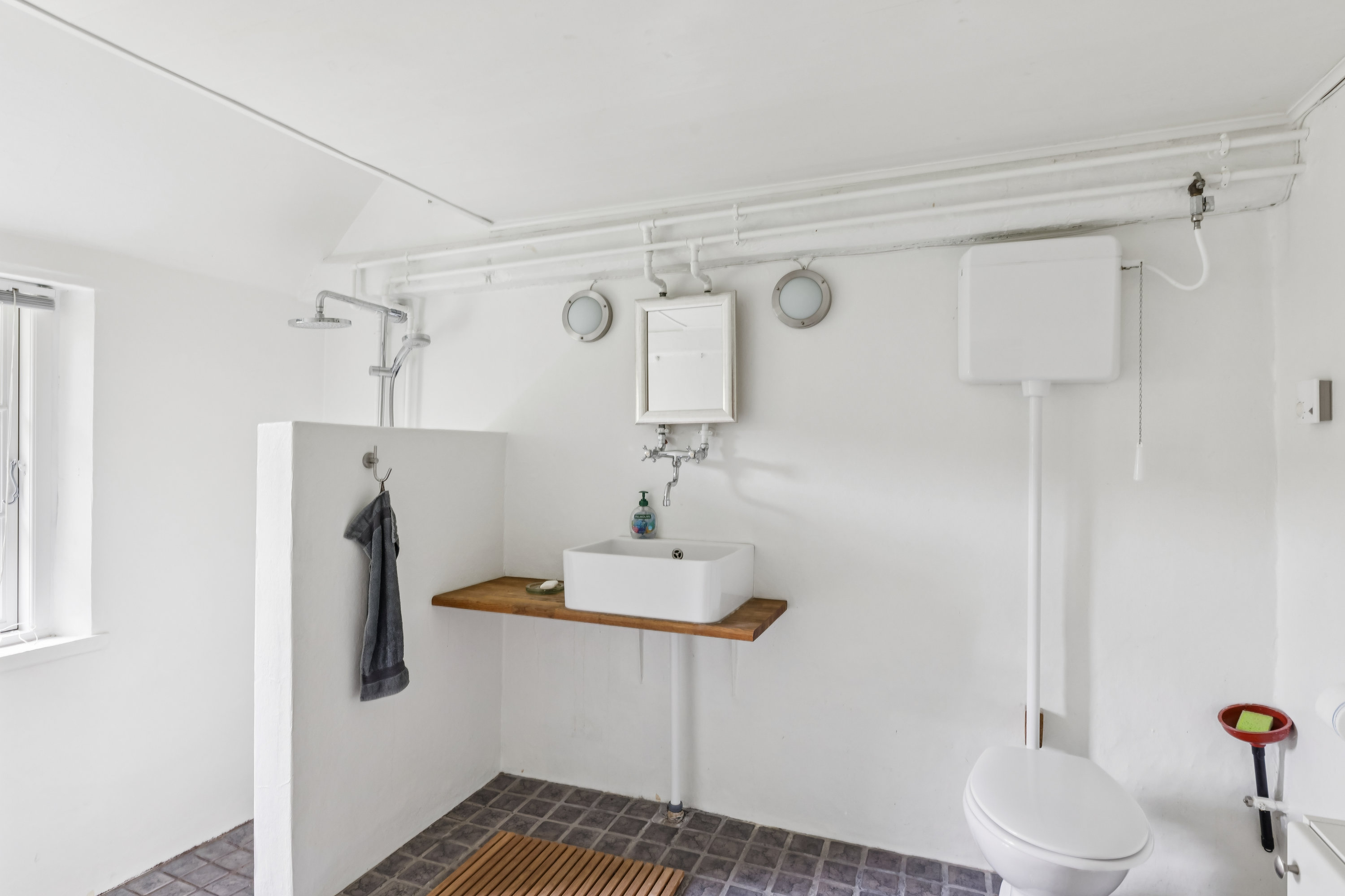 Fremhævet badeværelse billede i fuldskærmstilstand. Billede af Limbækvej 8, 6300 Gråsten