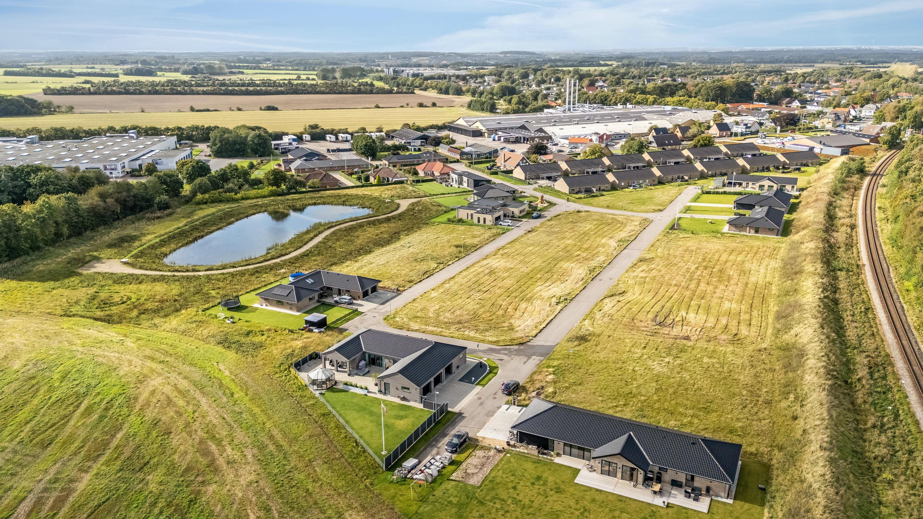 Fremhævet luftfoto billede i fuldskærmstilstand. Billede af Engholmgård 11, Tvis, 7500 Holstebro