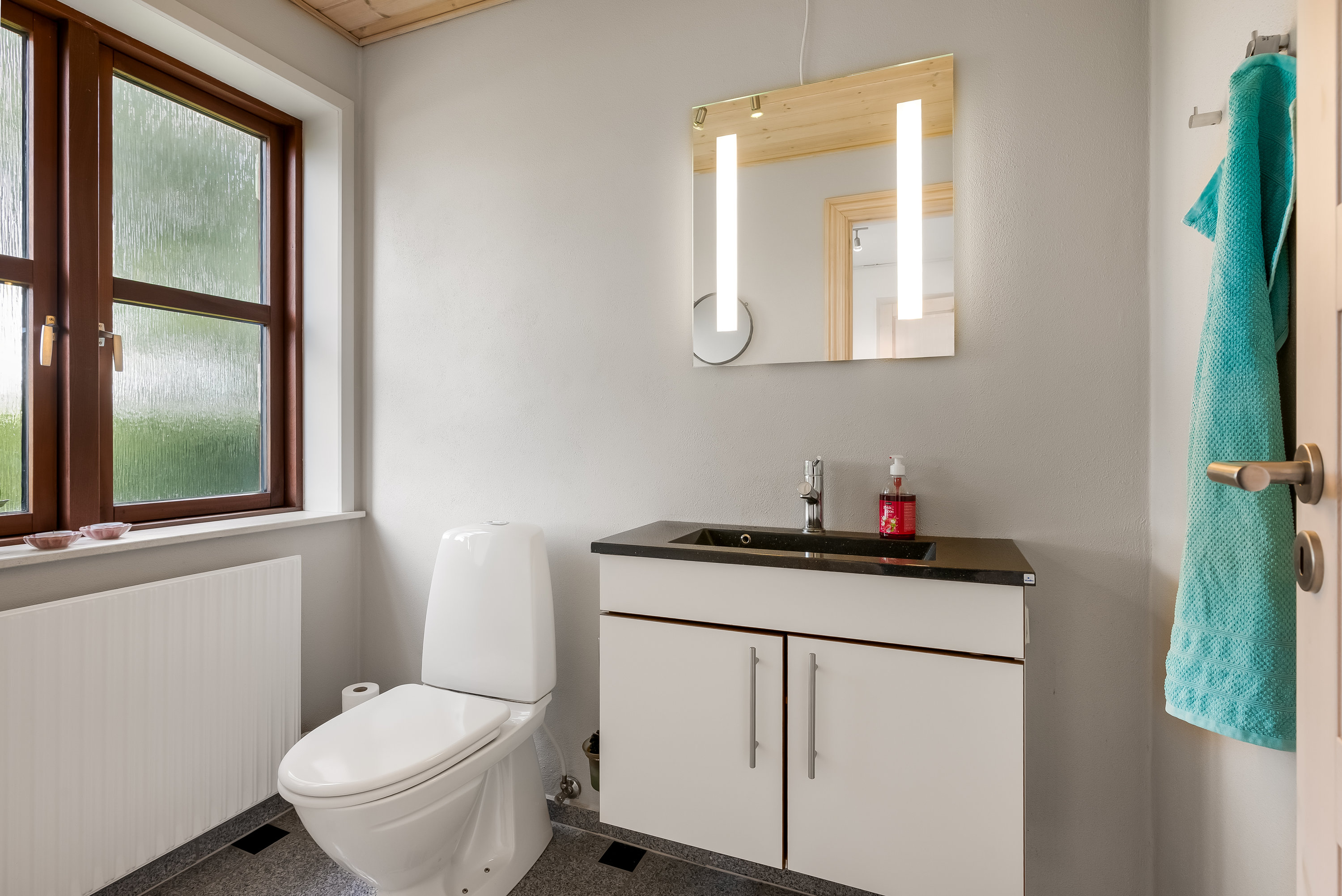 Fremhævet toilet billede i fuldskærmstilstand. Billede af Bakkedraget 68, 6940 Lem St