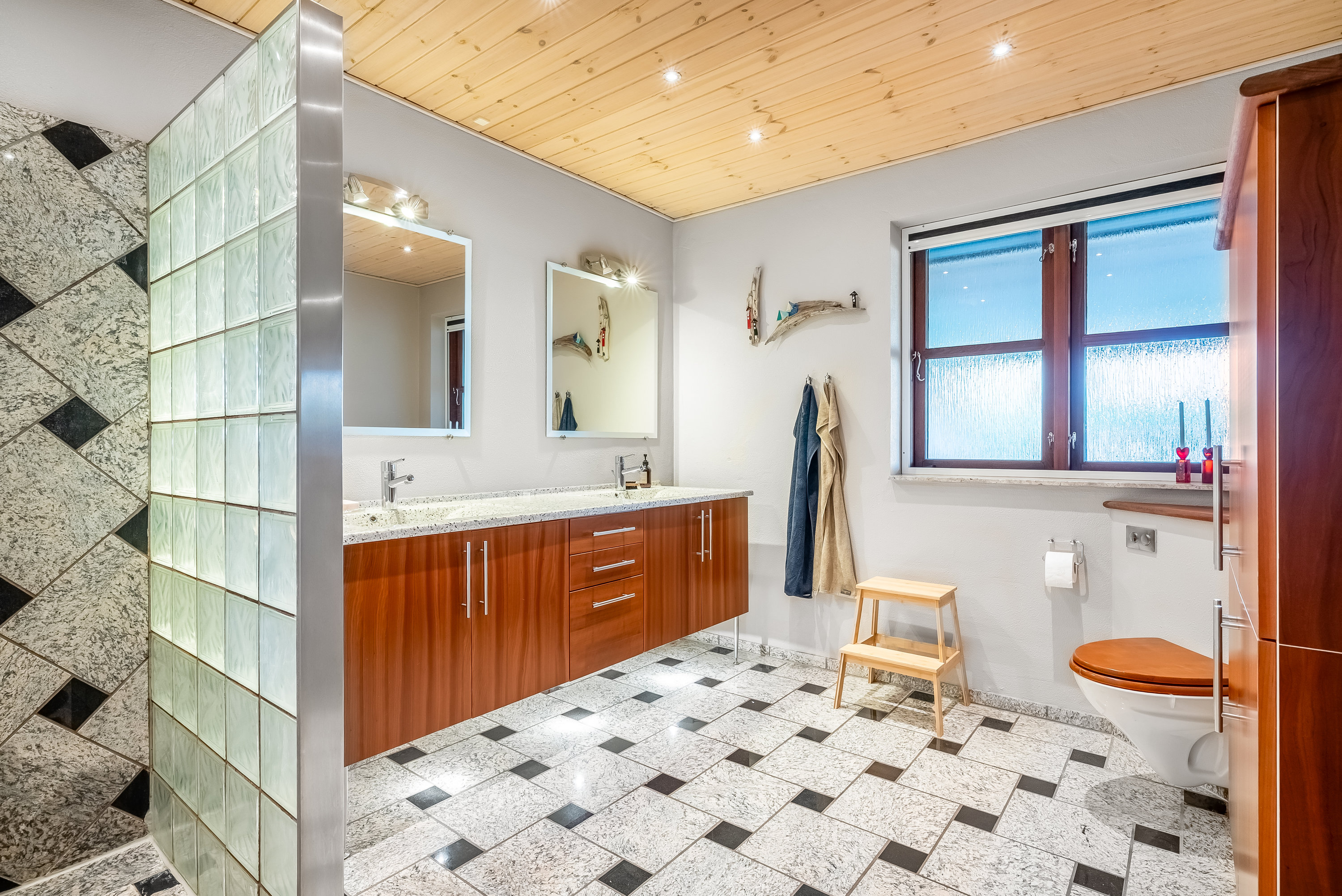 Fremhævet badeværelse billede i fuldskærmstilstand. Billede af Bakkedraget 68, 6940 Lem St