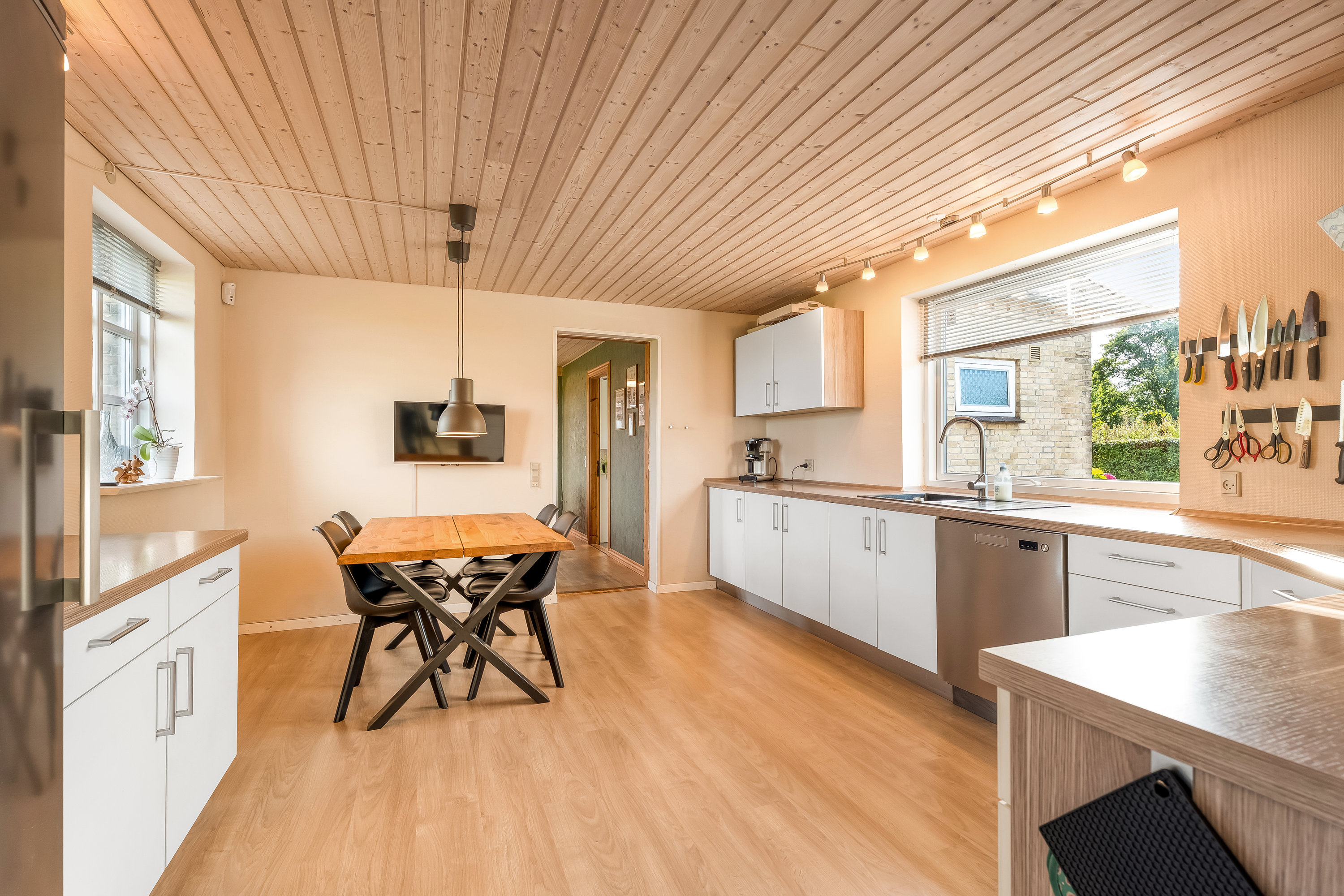 Fremhævet køkken billede i fuldskærmstilstand. Billede af Bulskovvej 2, 4900 Nakskov