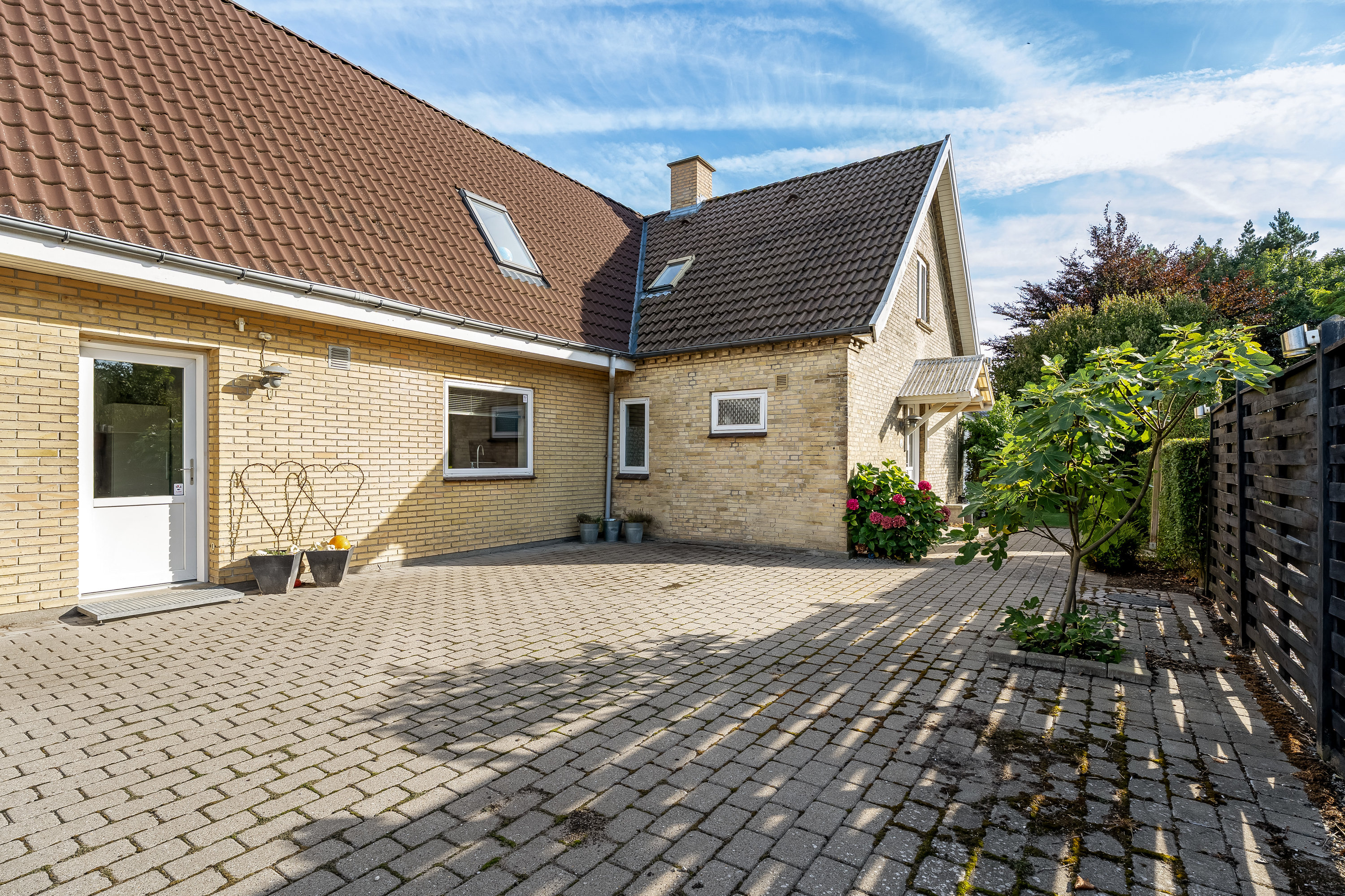 Fremhævet gårdhave billede i fuldskærmstilstand. Billede af Bulskovvej 2, 4900 Nakskov