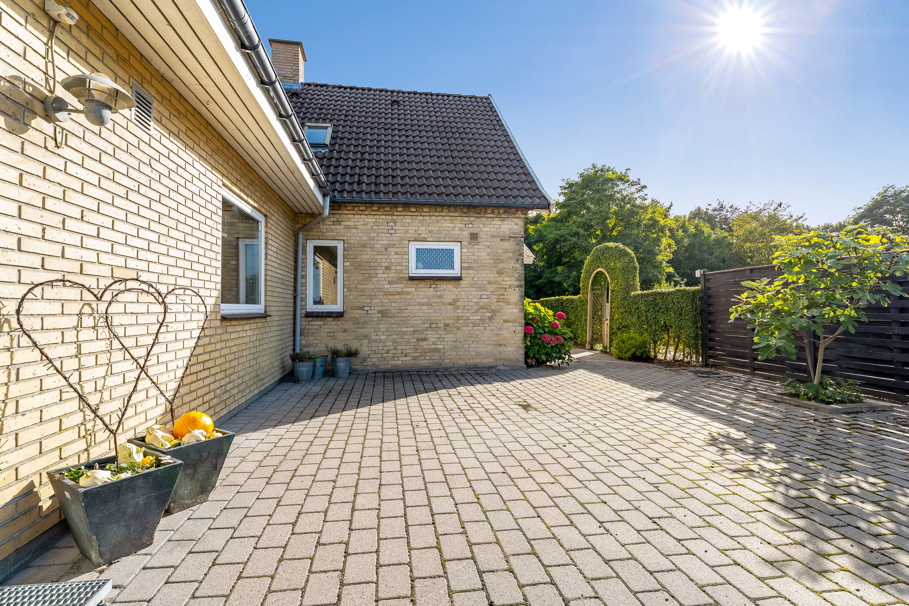 Fremhævet gårdhave billede i fuldskærmstilstand. Billede af Bulskovvej 2, 4900 Nakskov