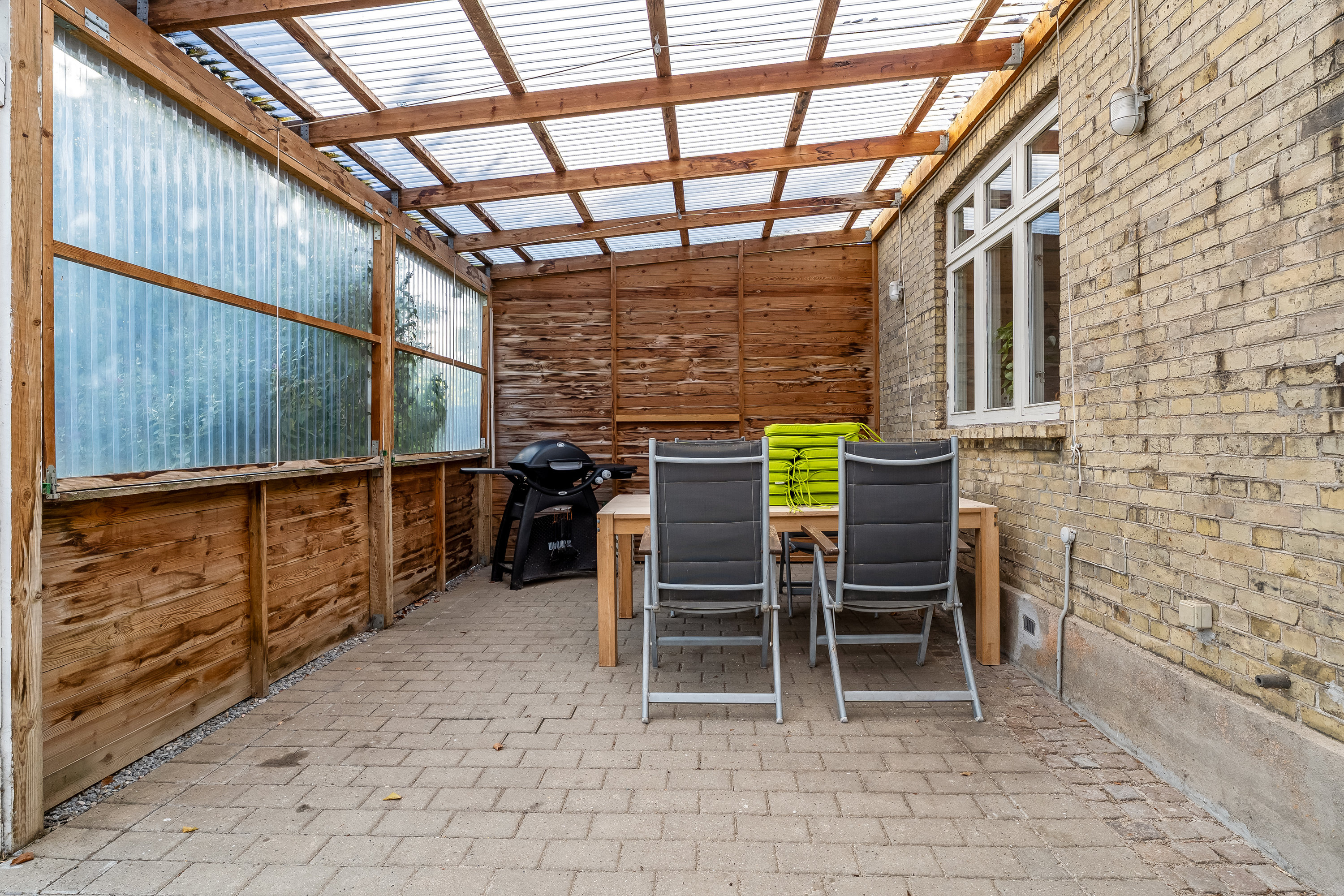 Fremhævet overdækket terrasse billede i fuldskærmstilstand. Billede af Bulskovvej 2, 4900 Nakskov