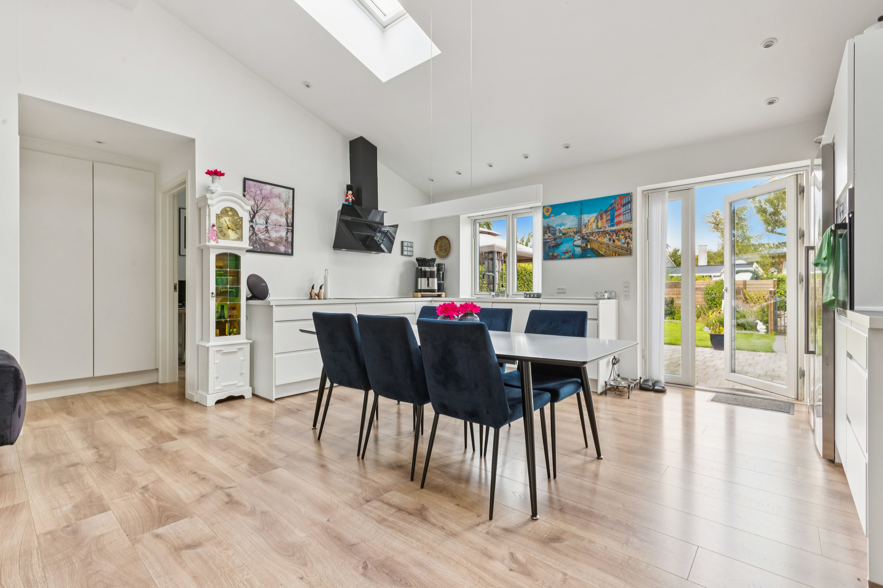 Fremhævet stue billede i fuldskærmstilstand. Billede af Hf. Engvang 90, 2300 København S