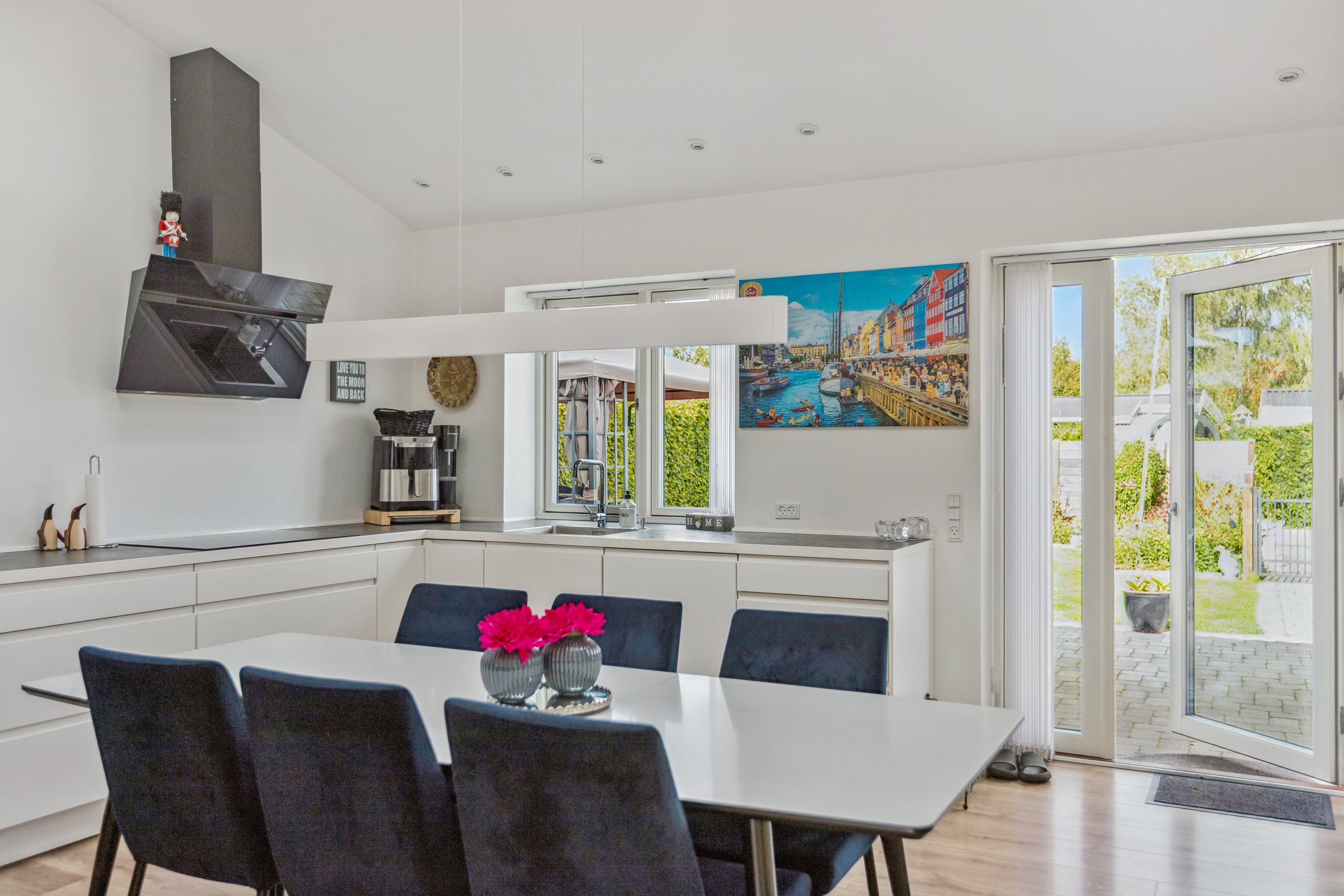 Fremhævet stue billede i fuldskærmstilstand. Billede af Hf. Engvang 90, 2300 København S