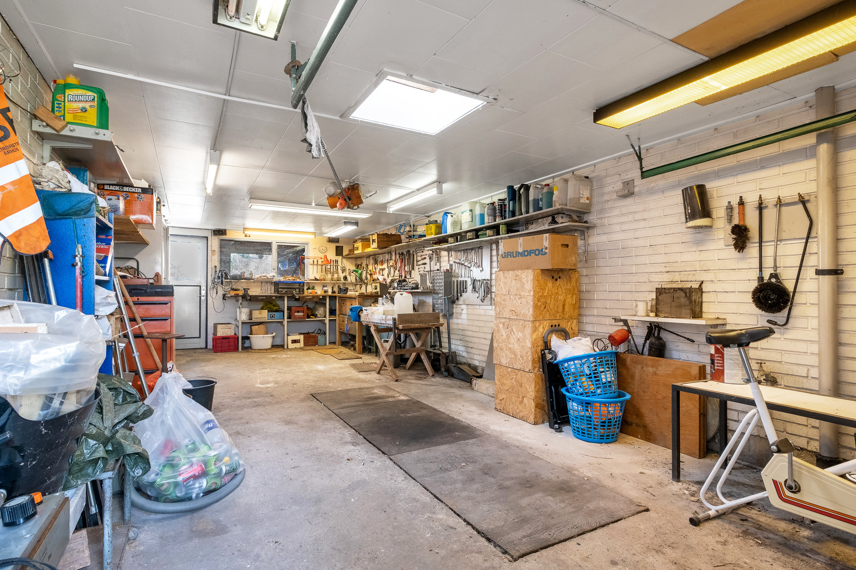 Fremhævet garage billede i fuldskærmstilstand. Billede af Munkebakkevej 36, 8250 Egå