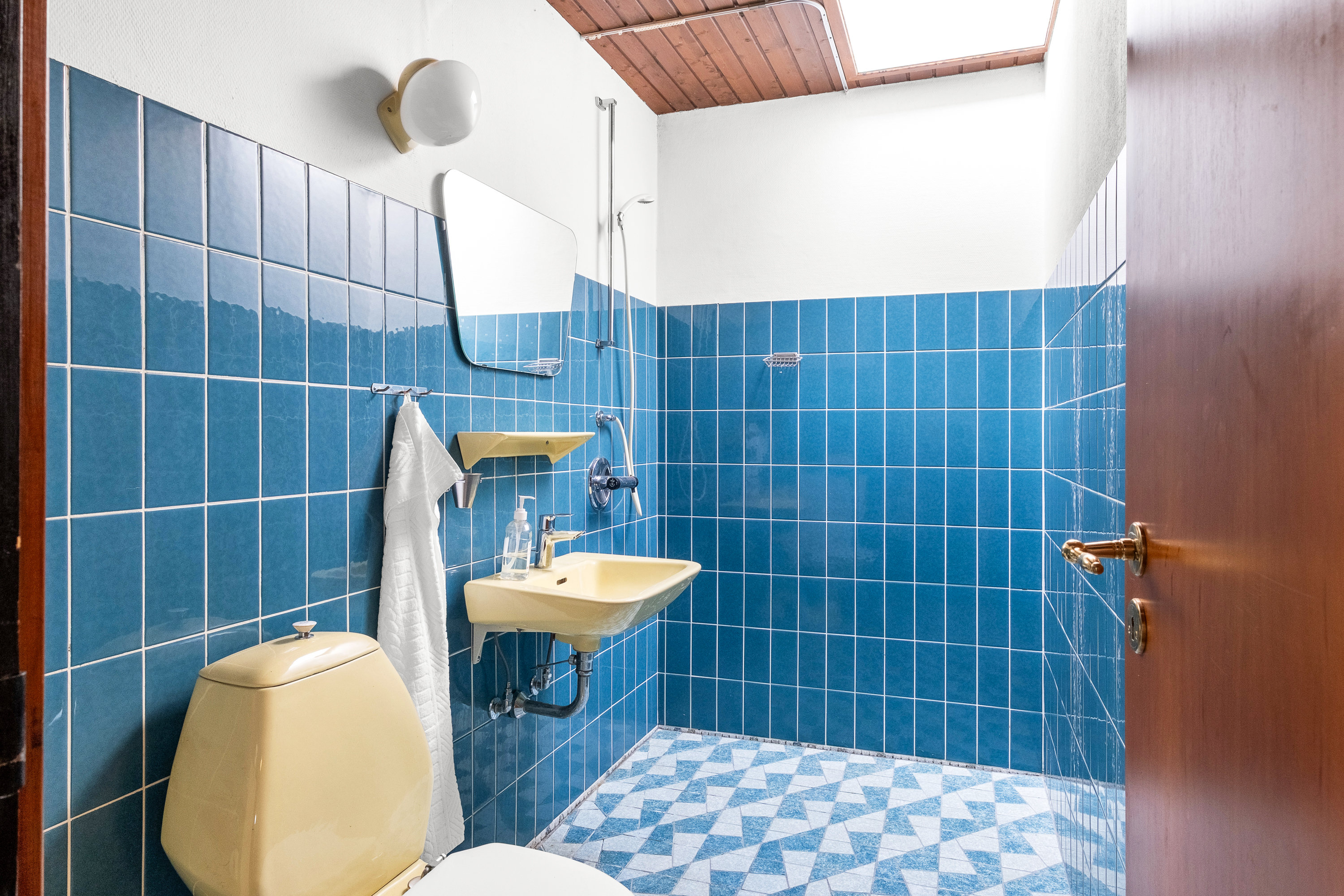 Fremhævet badeværelse billede i fuldskærmstilstand. Billede af Munkebakkevej 36, 8250 Egå