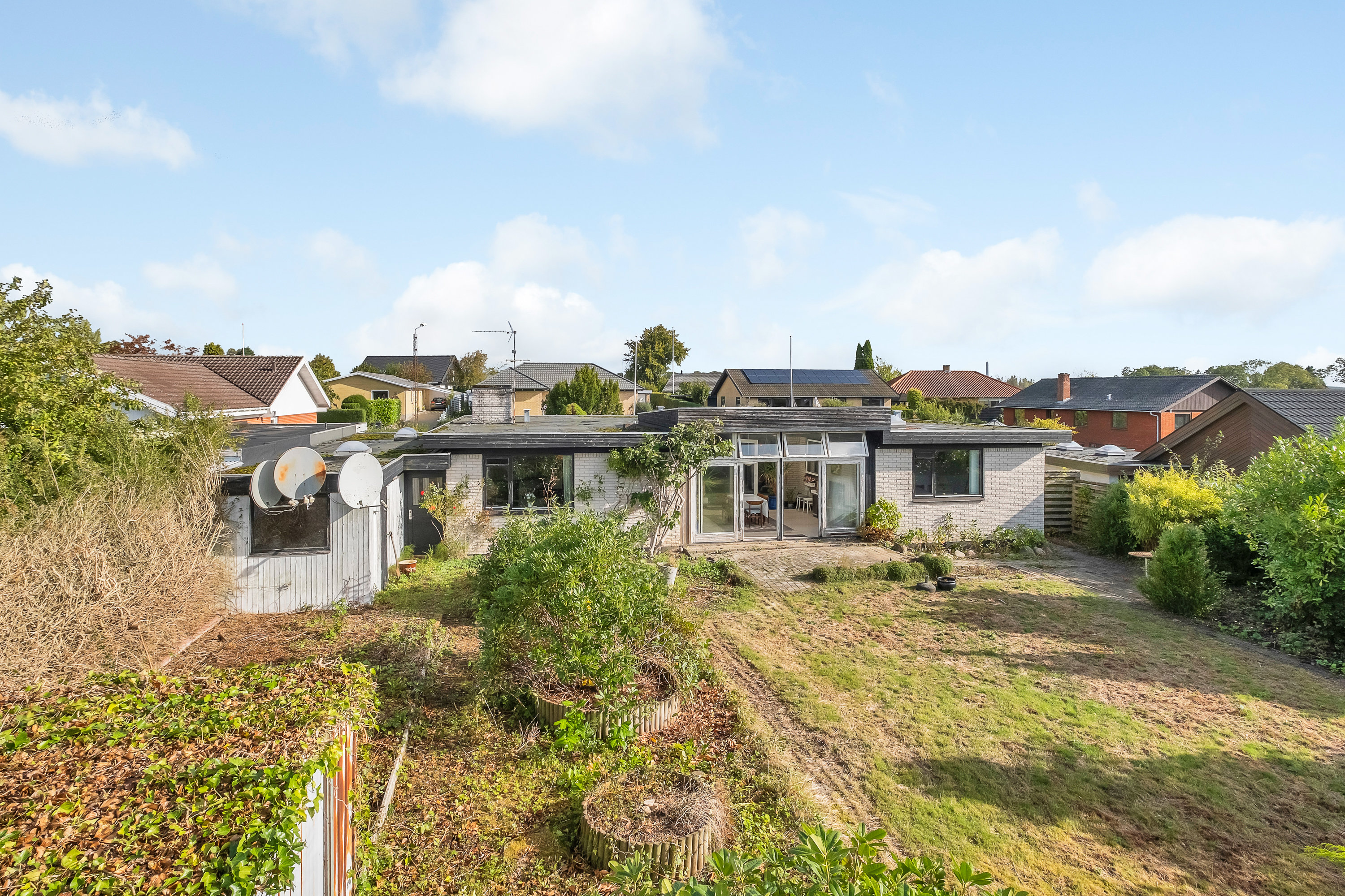 Fremhævet facade billede i fuldskærmstilstand. Billede af Munkebakkevej 36, 8250 Egå