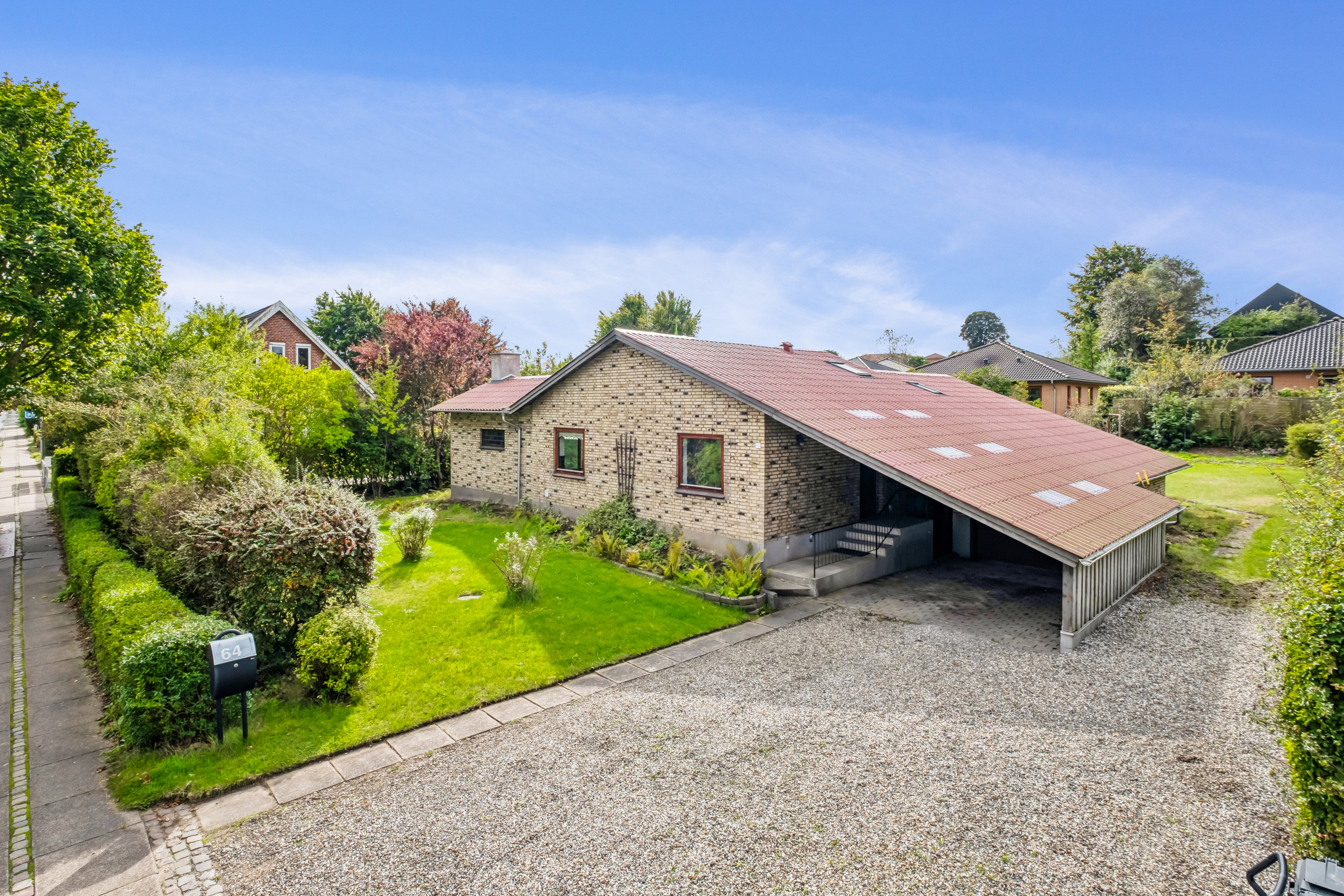 Fremhævet set fra vejen  billede i fuldskærmstilstand. Billede af Storegade 64, 8752 Østbirk