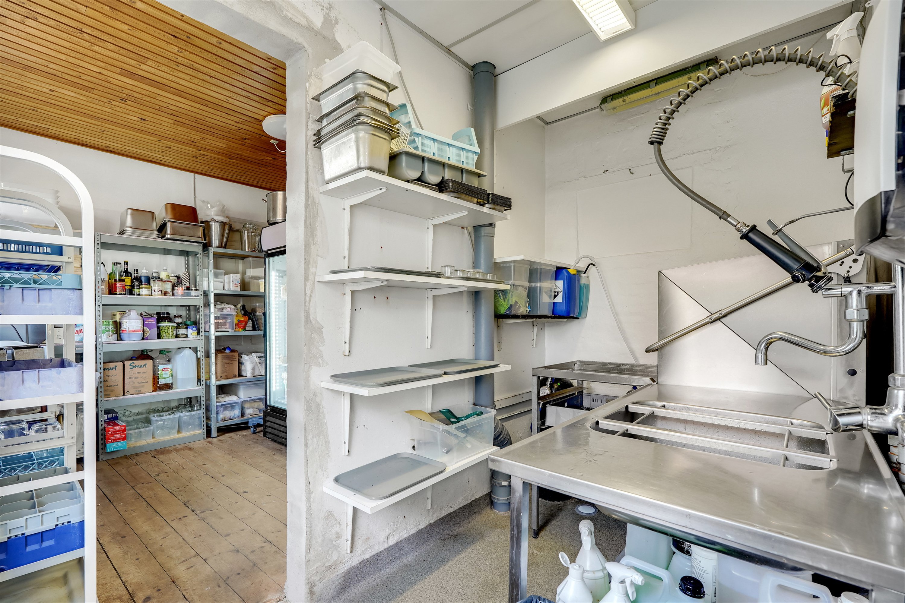 Fremhævet køkken billede i fuldskærmstilstand. Billede af Hovedgaden 90, Nordby, 6720 Fanø