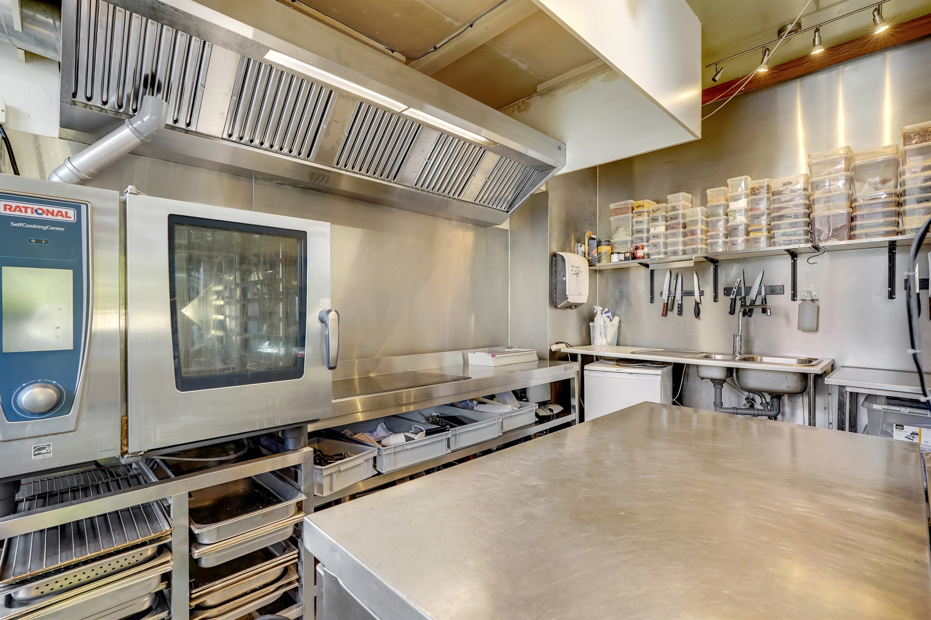 Fremhævet køkken billede i fuldskærmstilstand. Billede af Hovedgaden 90, Nordby, 6720 Fanø