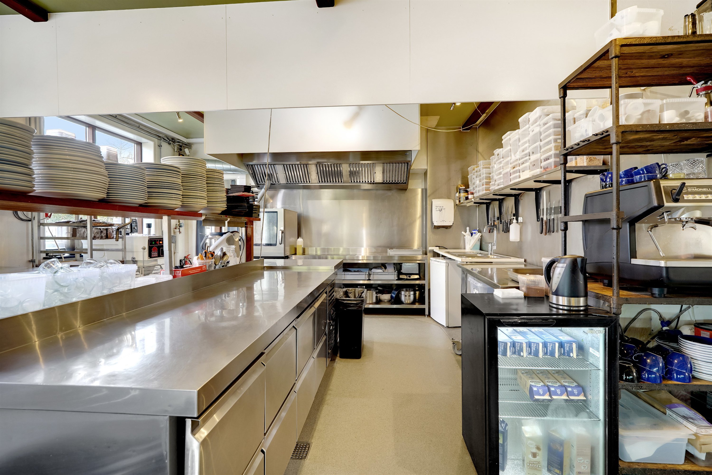 Fremhævet køkken billede i fuldskærmstilstand. Billede af Hovedgaden 90, Nordby, 6720 Fanø