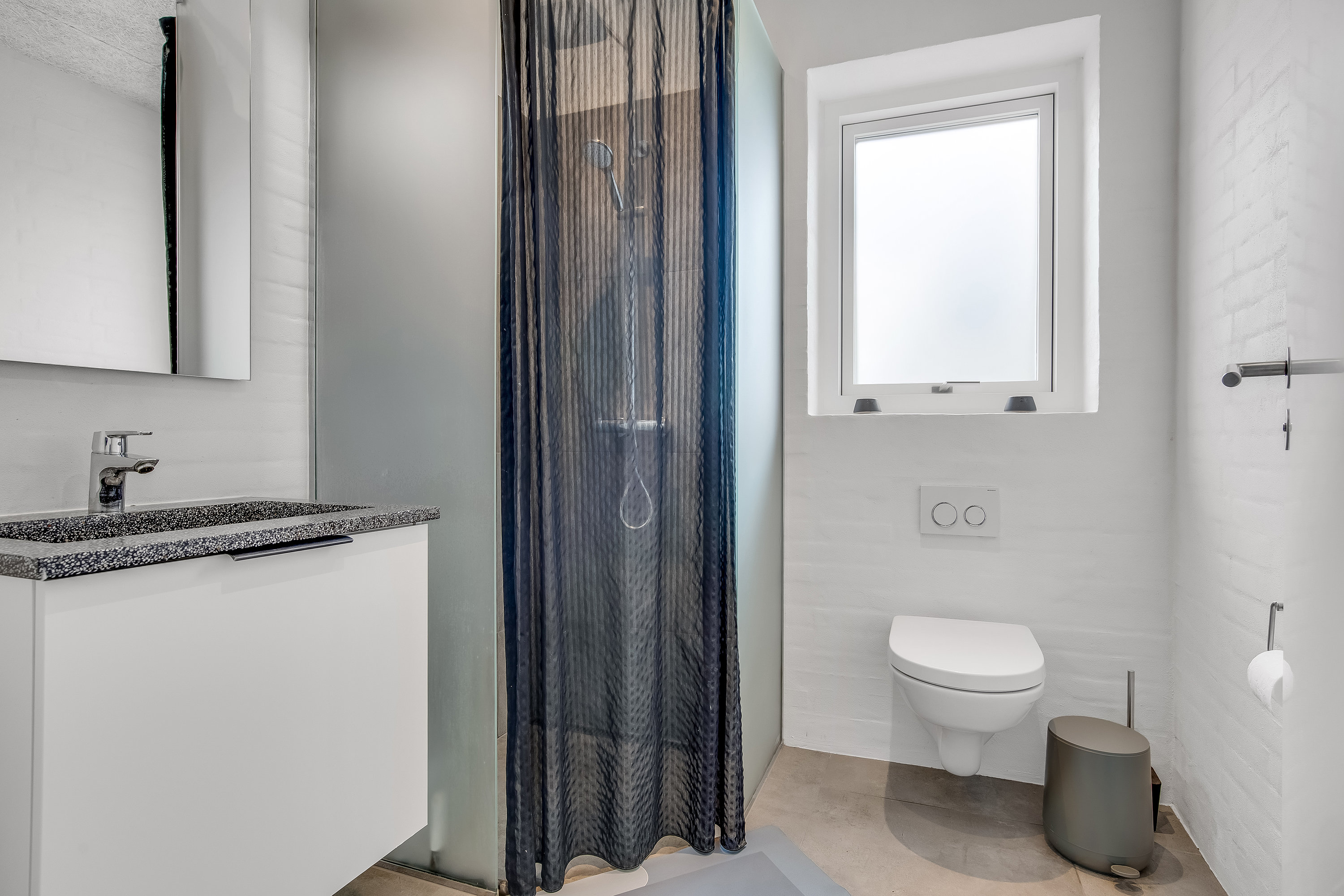 Fremhævet badeværelse billede i fuldskærmstilstand. Billede af Furesøvej 4, 7500 Holstebro