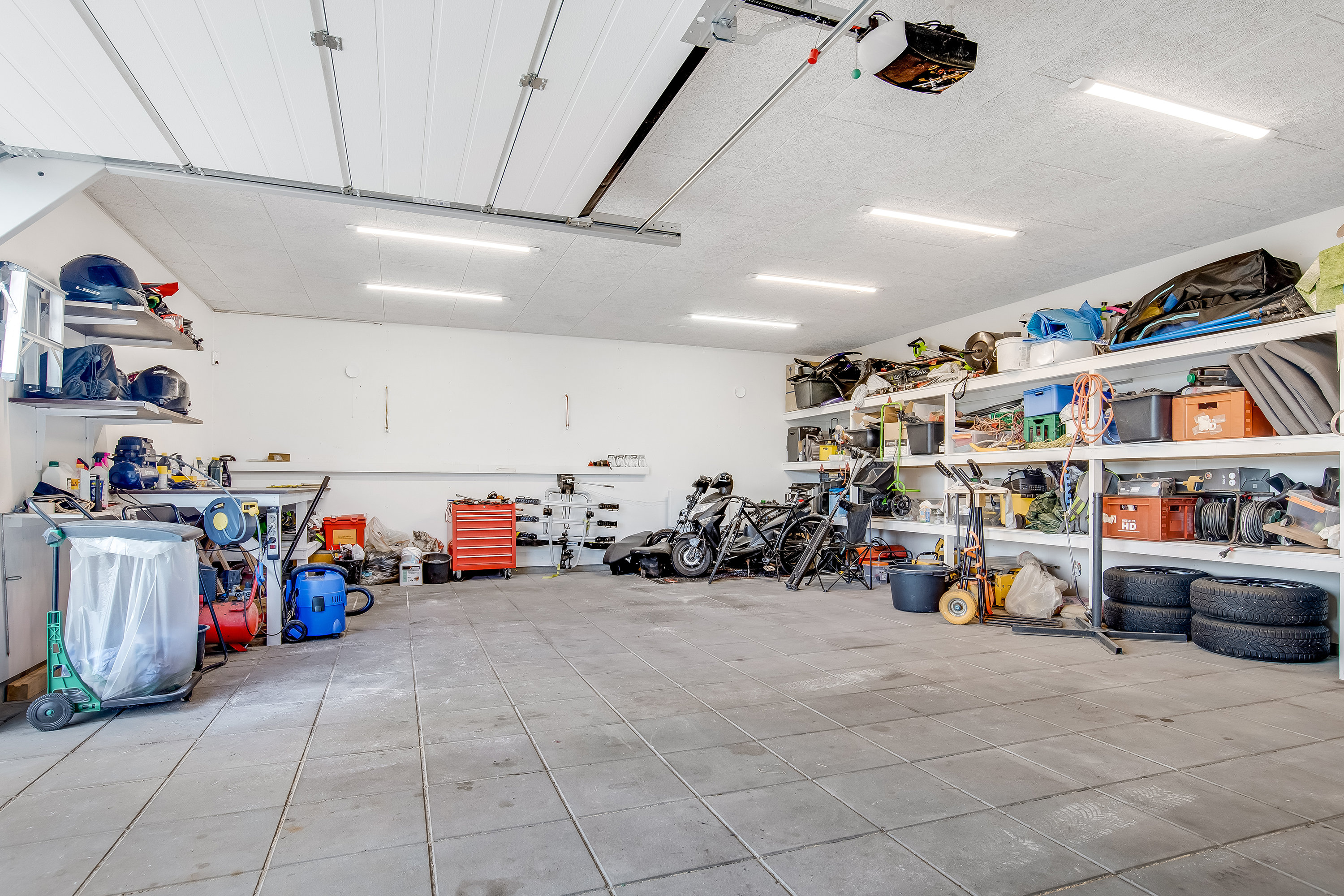 Fremhævet garage billede i fuldskærmstilstand. Billede af Furesøvej 4, 7500 Holstebro