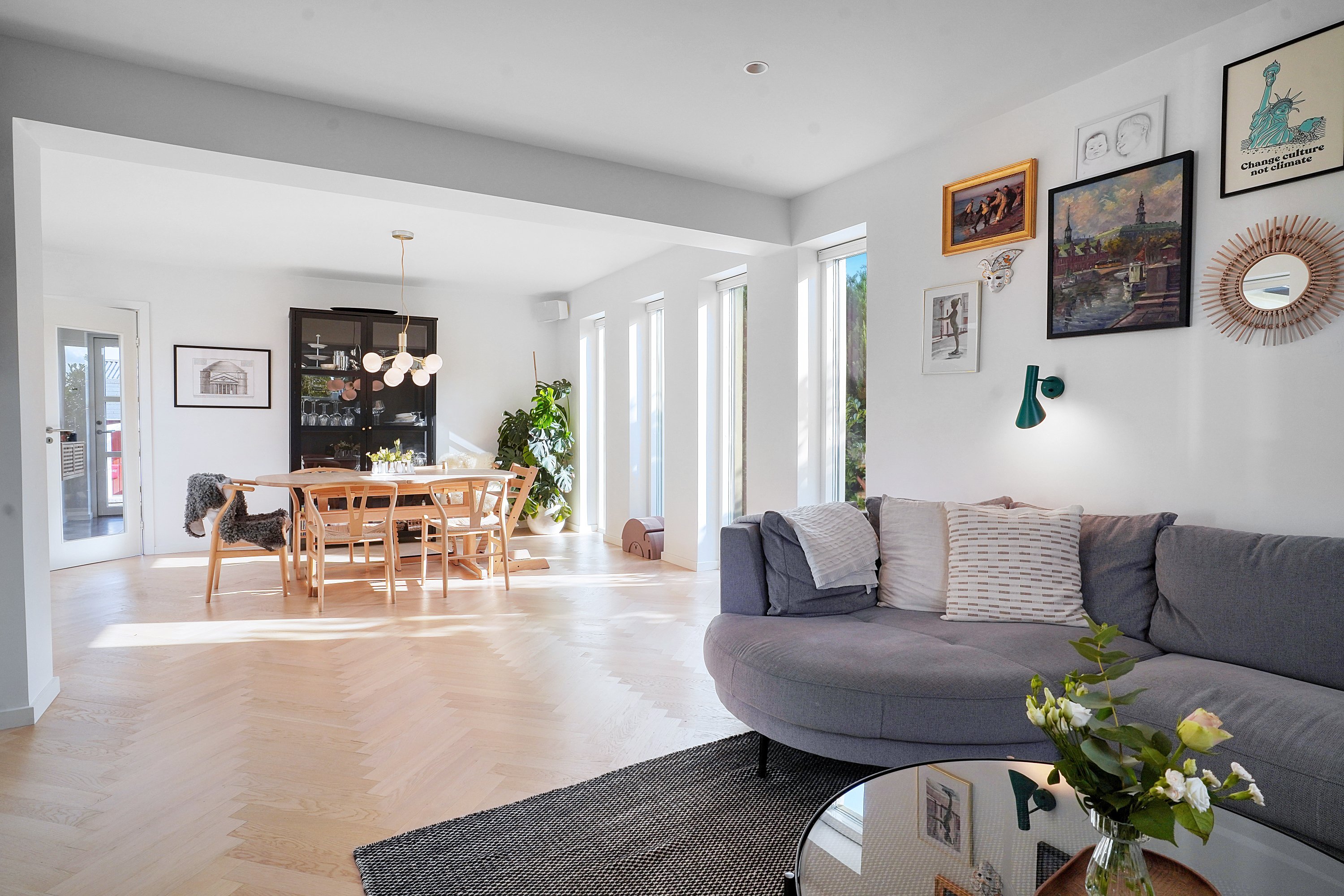 Fremhævet spisestue billede i fuldskærmstilstand. Billede af Ådalen 12, 3400 Hillerød