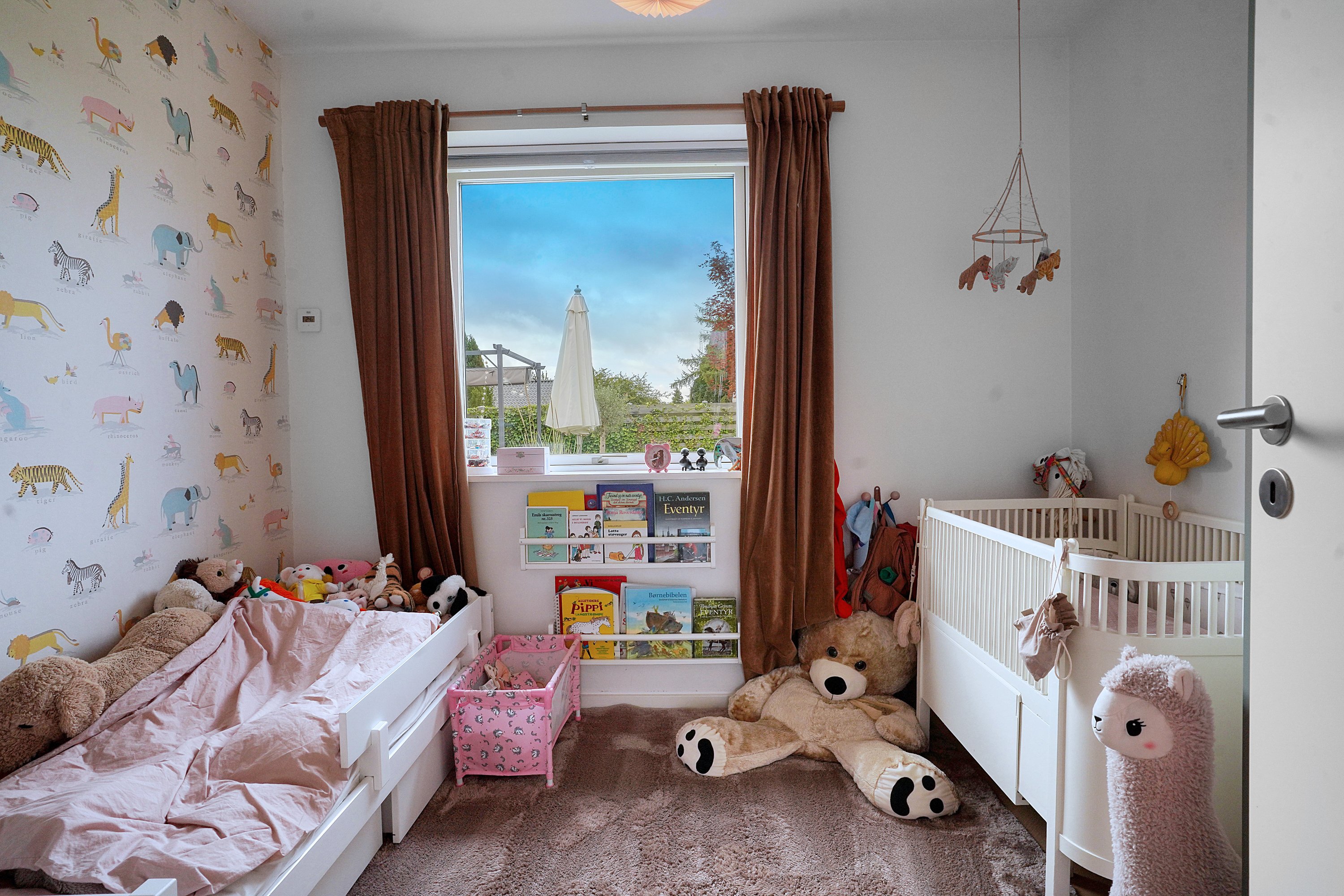 Fremhævet værelse billede i fuldskærmstilstand. Billede af Ådalen 12, 3400 Hillerød