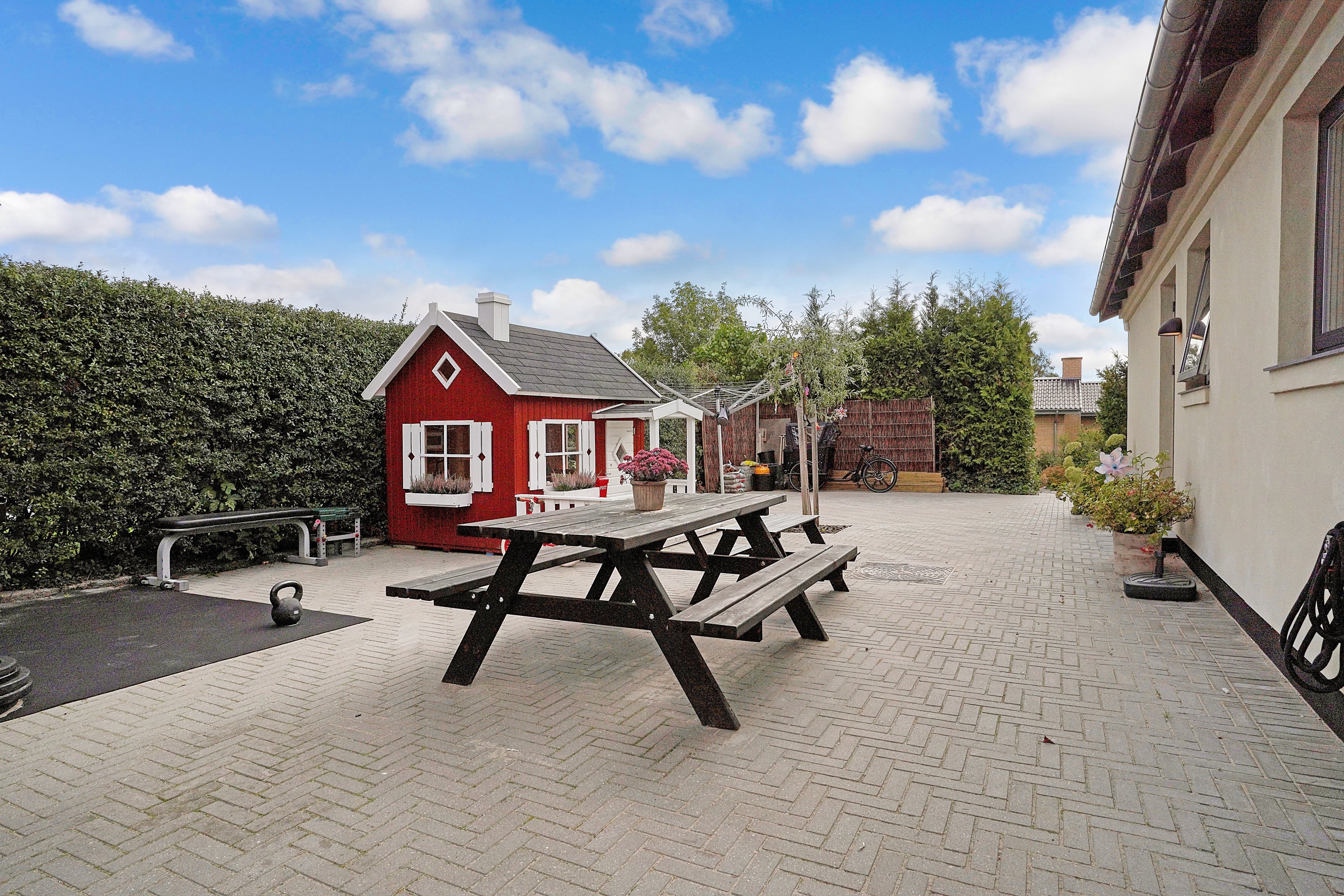 Fremhævet terrasse billede i fuldskærmstilstand. Billede af Ådalen 12, 3400 Hillerød