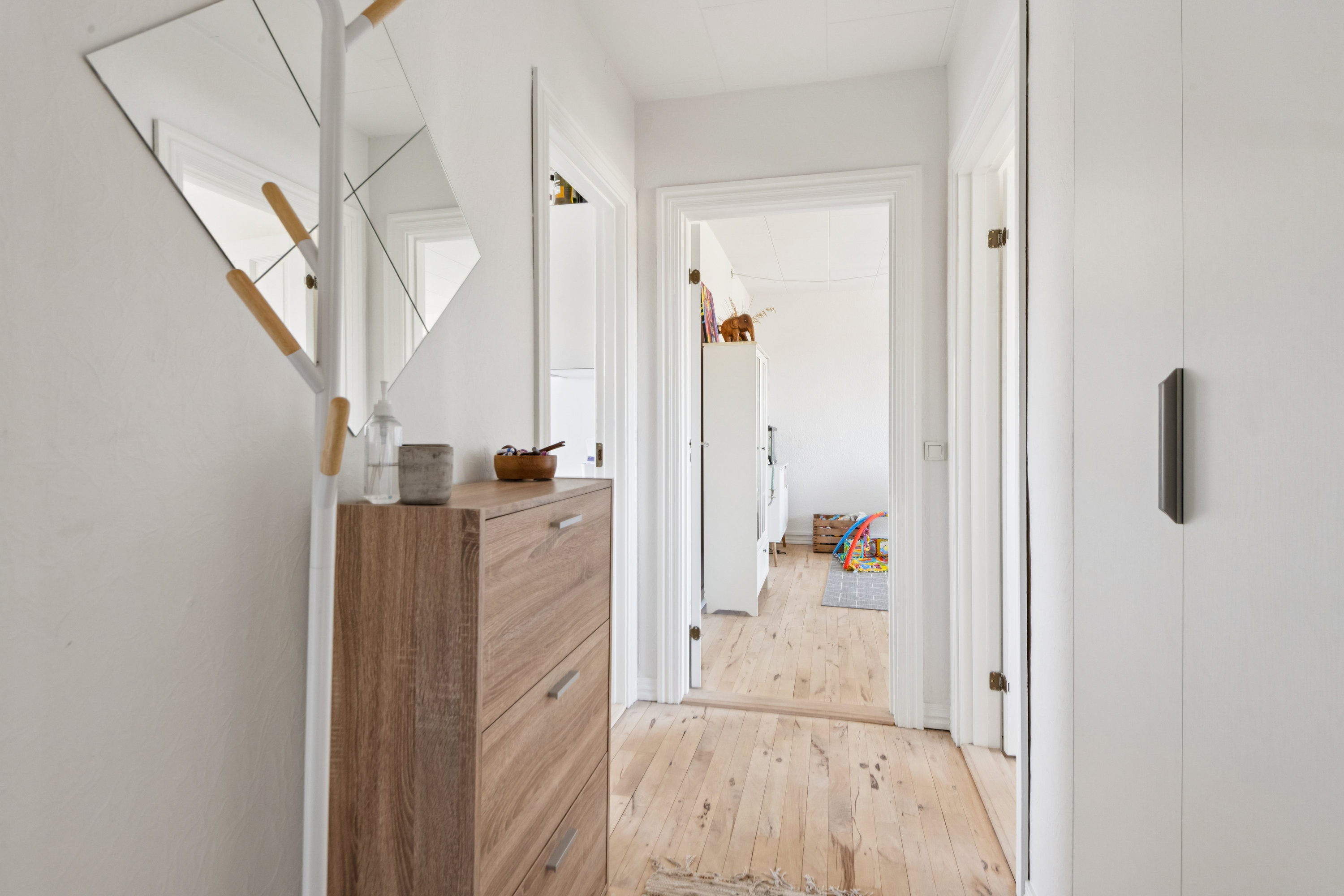 Fremhævet gang billede i fuldskærmstilstand. Billede af Hadsundvej 86G, 2. tv., 9000 Aalborg