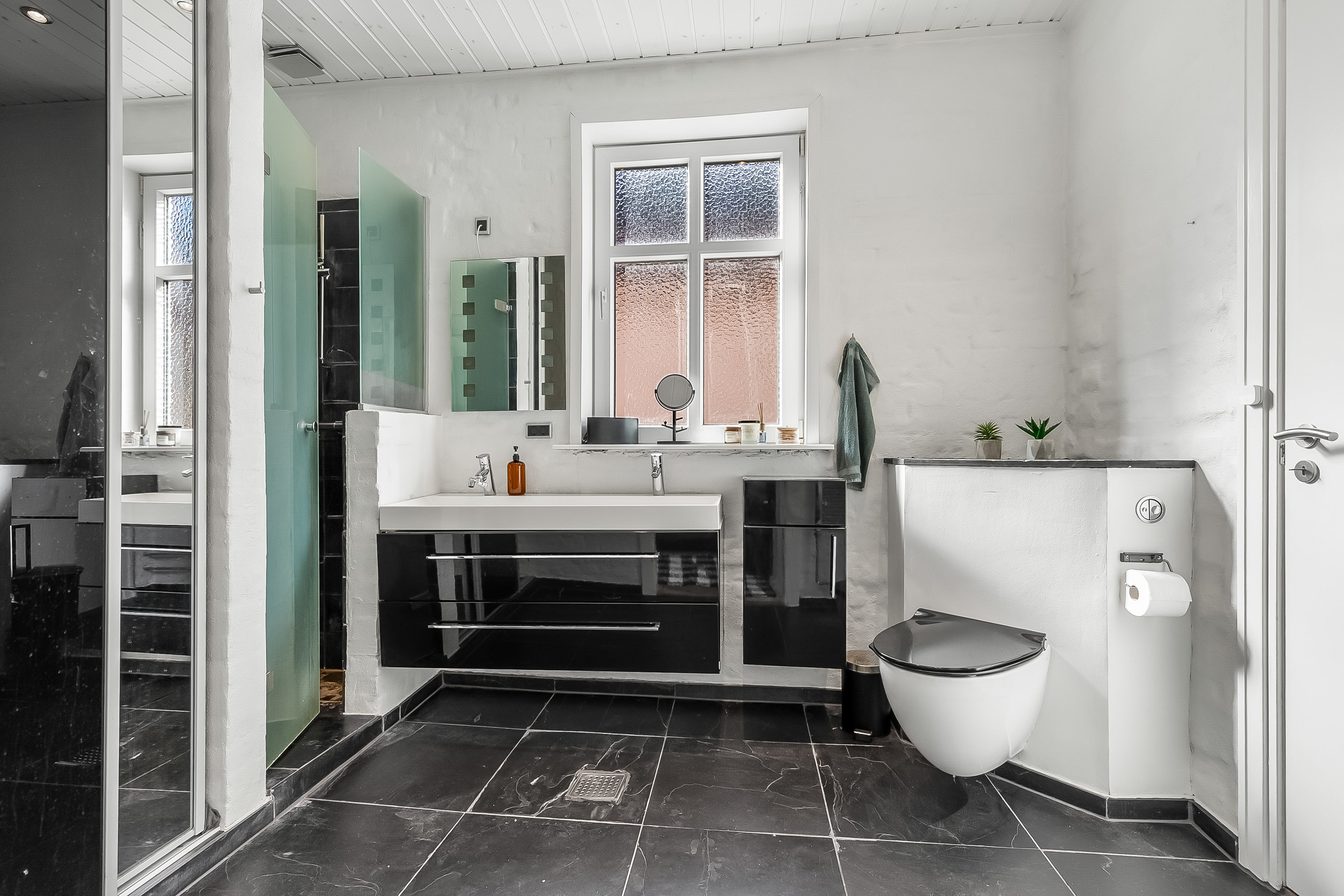 Fremhævet badeværelse billede i fuldskærmstilstand. Billede af Piledamsvej 17, 6000 Kolding