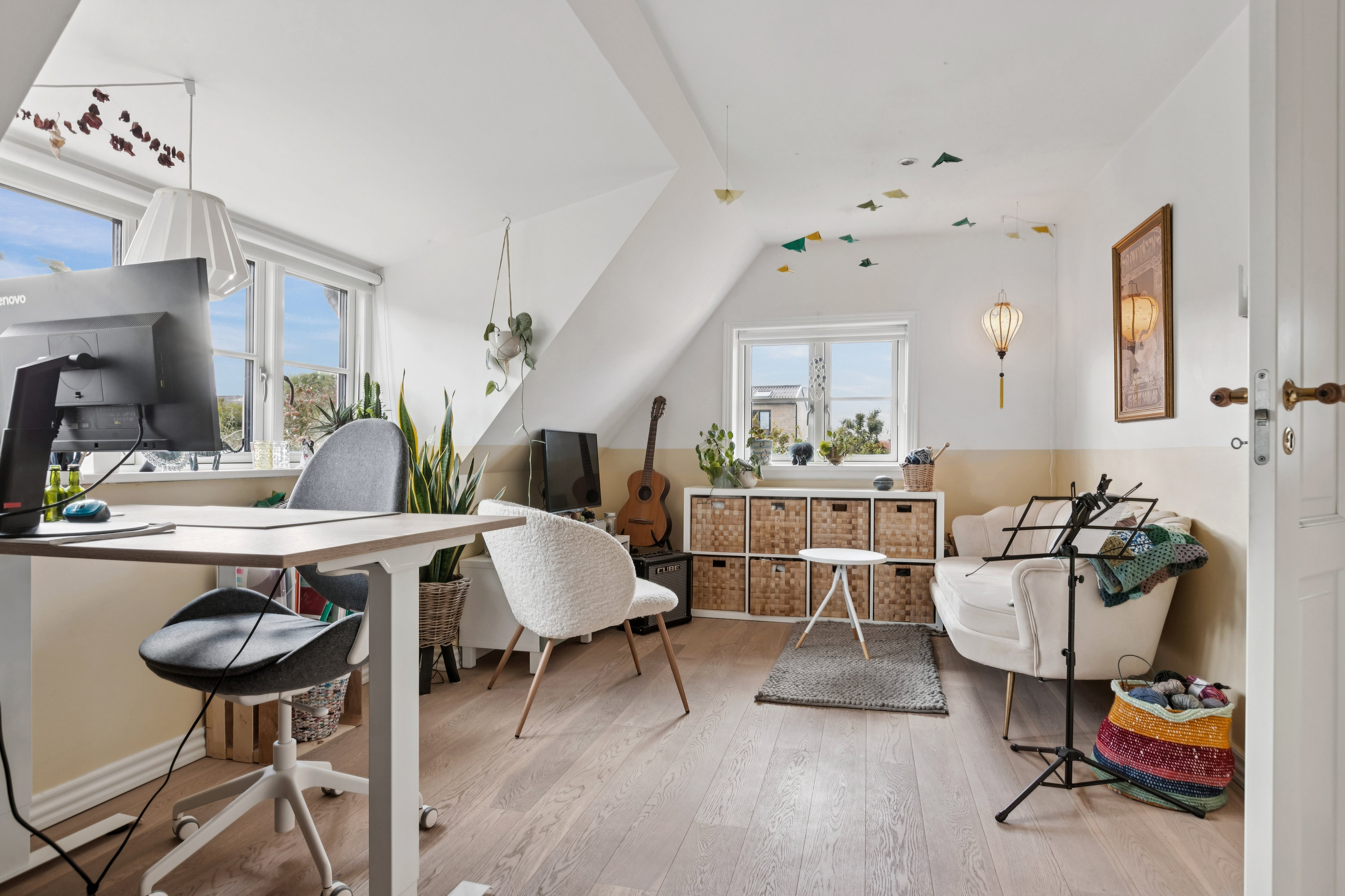 Fremhævet stue billede i fuldskærmstilstand. Billede af Hindholm Alle 14, 2770 Kastrup