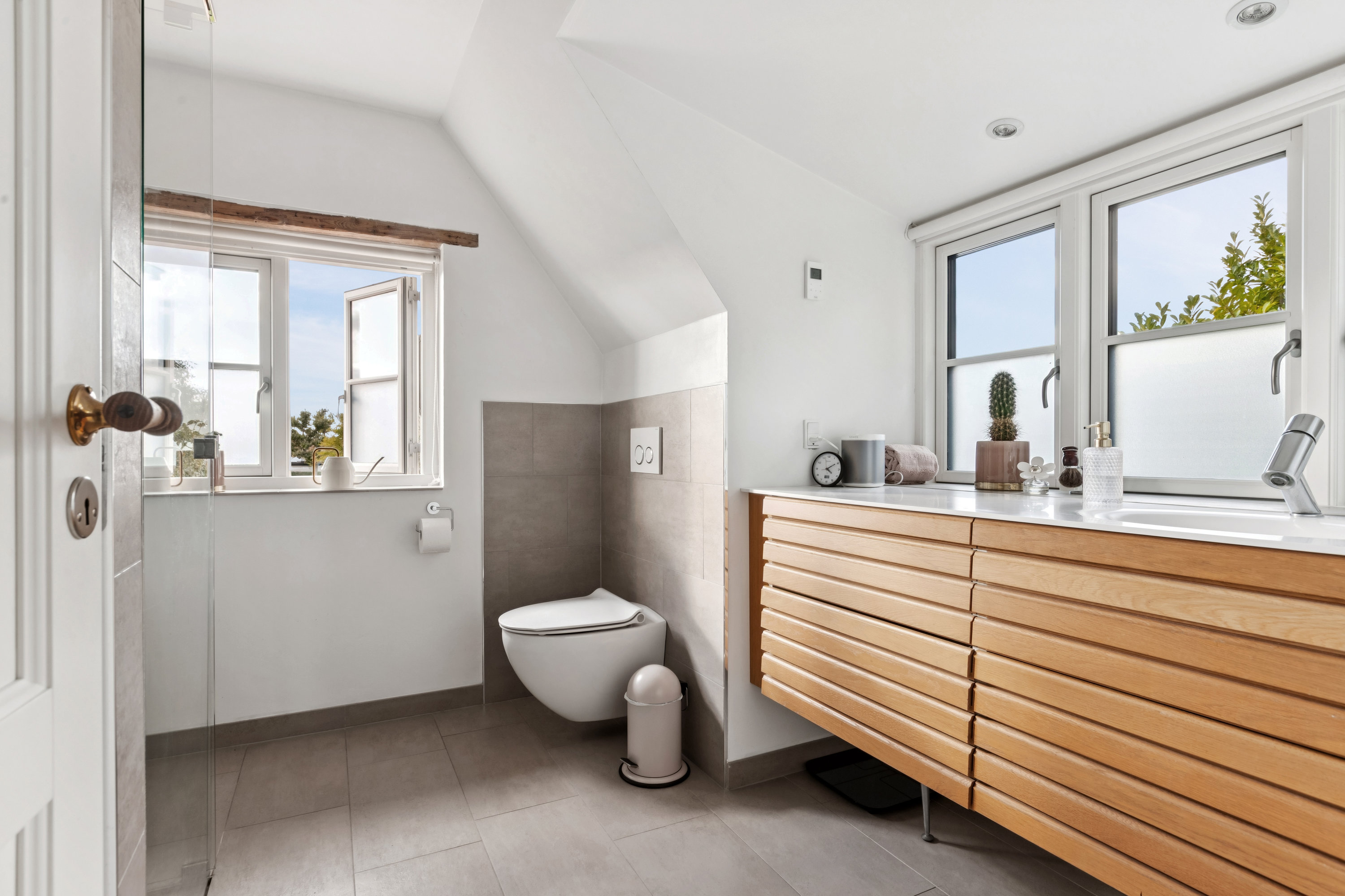 Fremhævet badeværelse billede i fuldskærmstilstand. Billede af Hindholm Alle 14, 2770 Kastrup