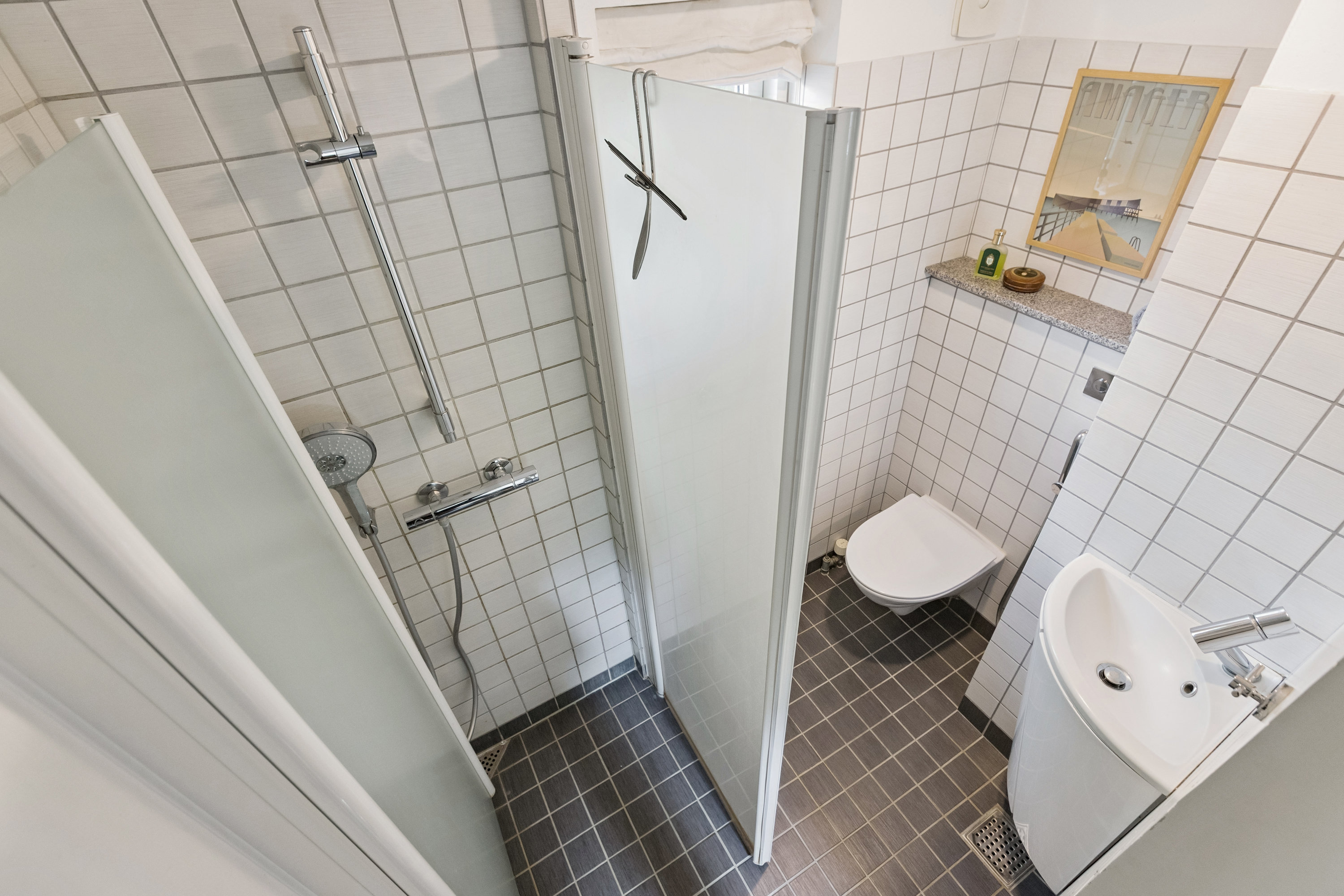 Fremhævet badeværelse billede i fuldskærmstilstand. Billede af Hindholm Alle 14, 2770 Kastrup